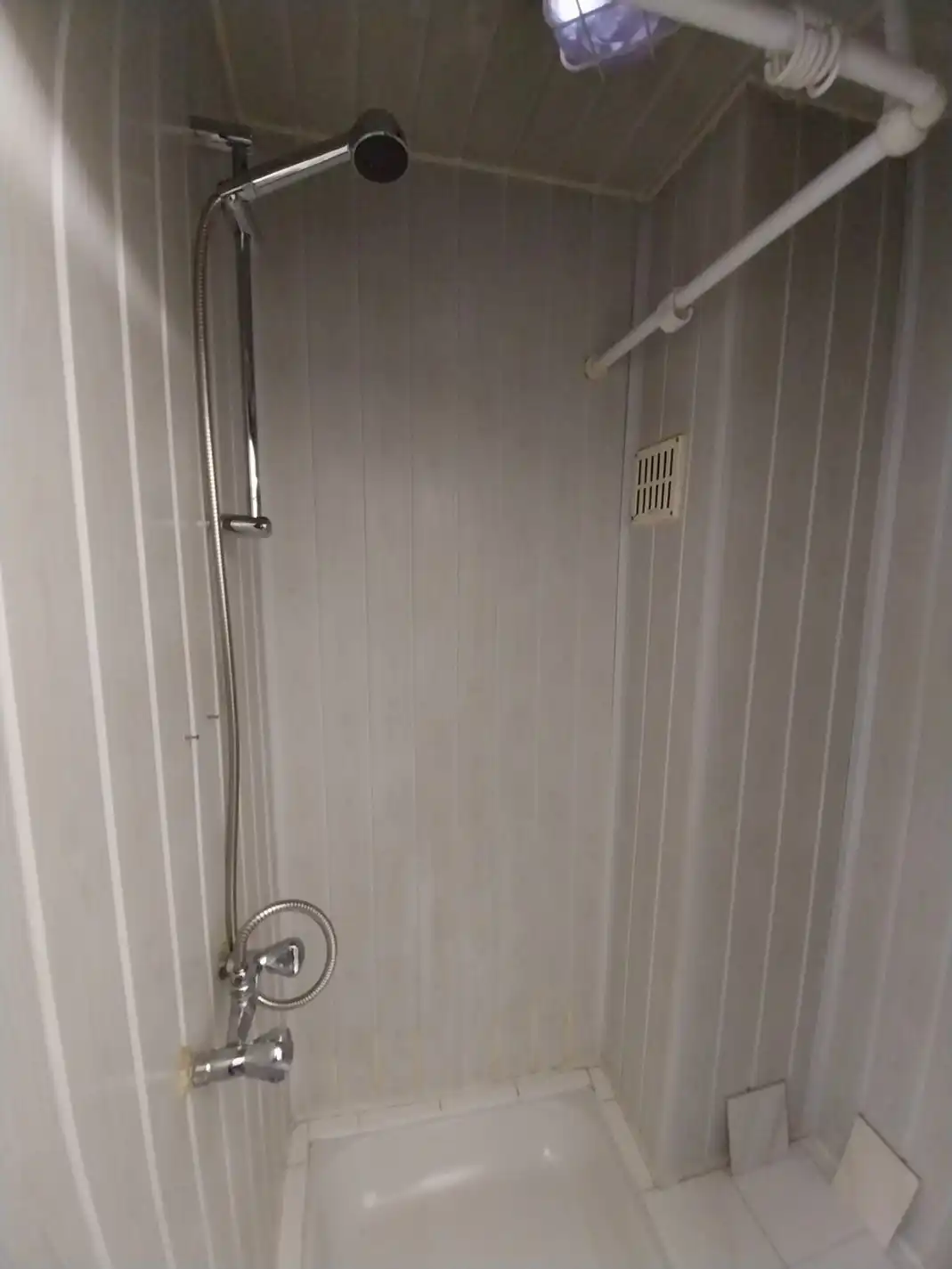 Ongemeubelde studio gelijkvloers (45 m²) gelegen nabij de Maastrichtersteenweg. foto 4