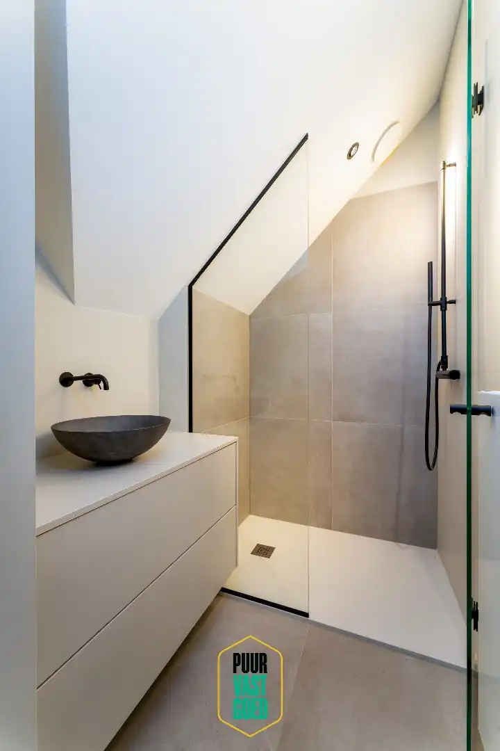 Knap gerenoveerde villa in uitgestrekte tuin foto 20