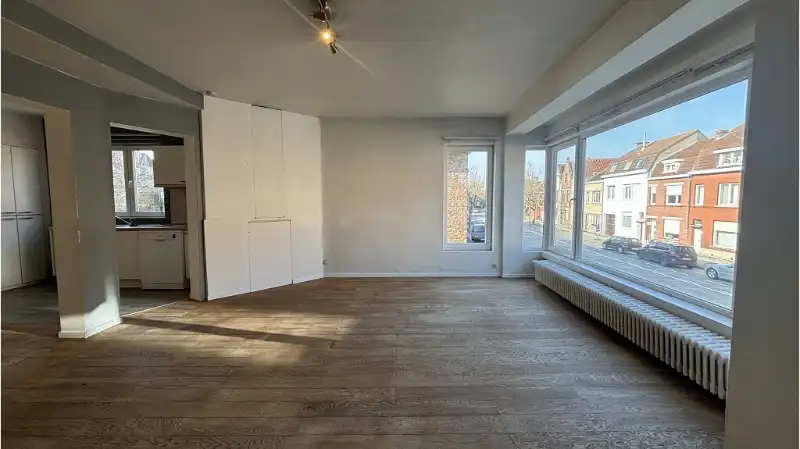 Instapklaar 2-slaapkamerappartement met TERRAS en AUTOSTANDPLAATS te koop in Kristus-Koning Brugge foto 4