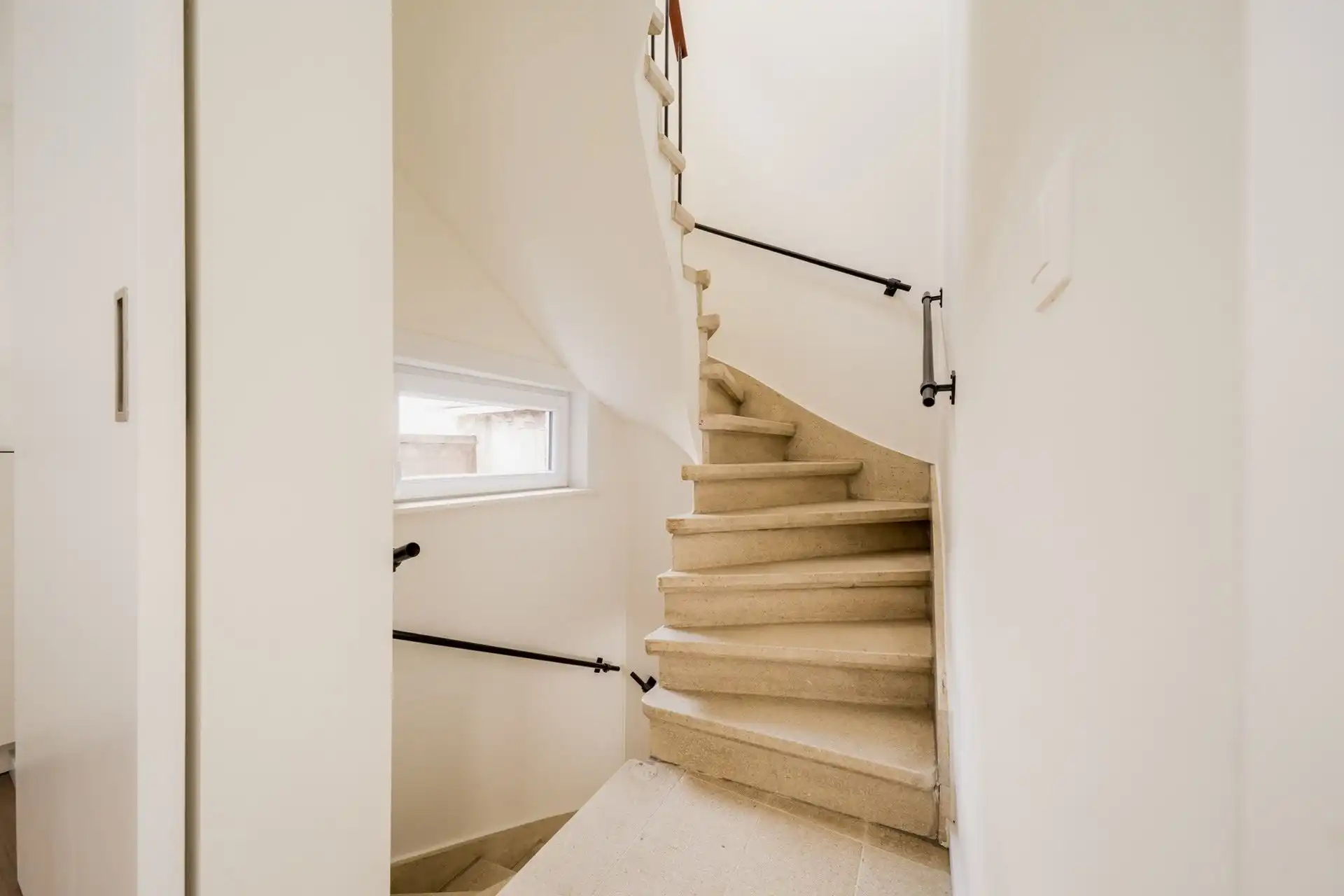 Stijlvol wonen met een aparte werkruimte in Mechelen foto 9
