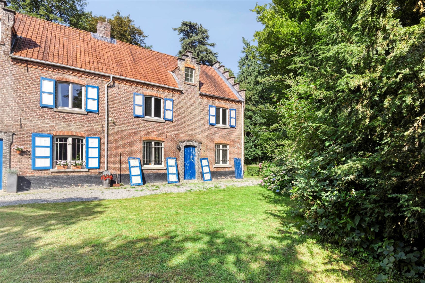 Authentieke hovenierswoning op kasteeldomein in Hansbeke foto {{pictureIndex}}