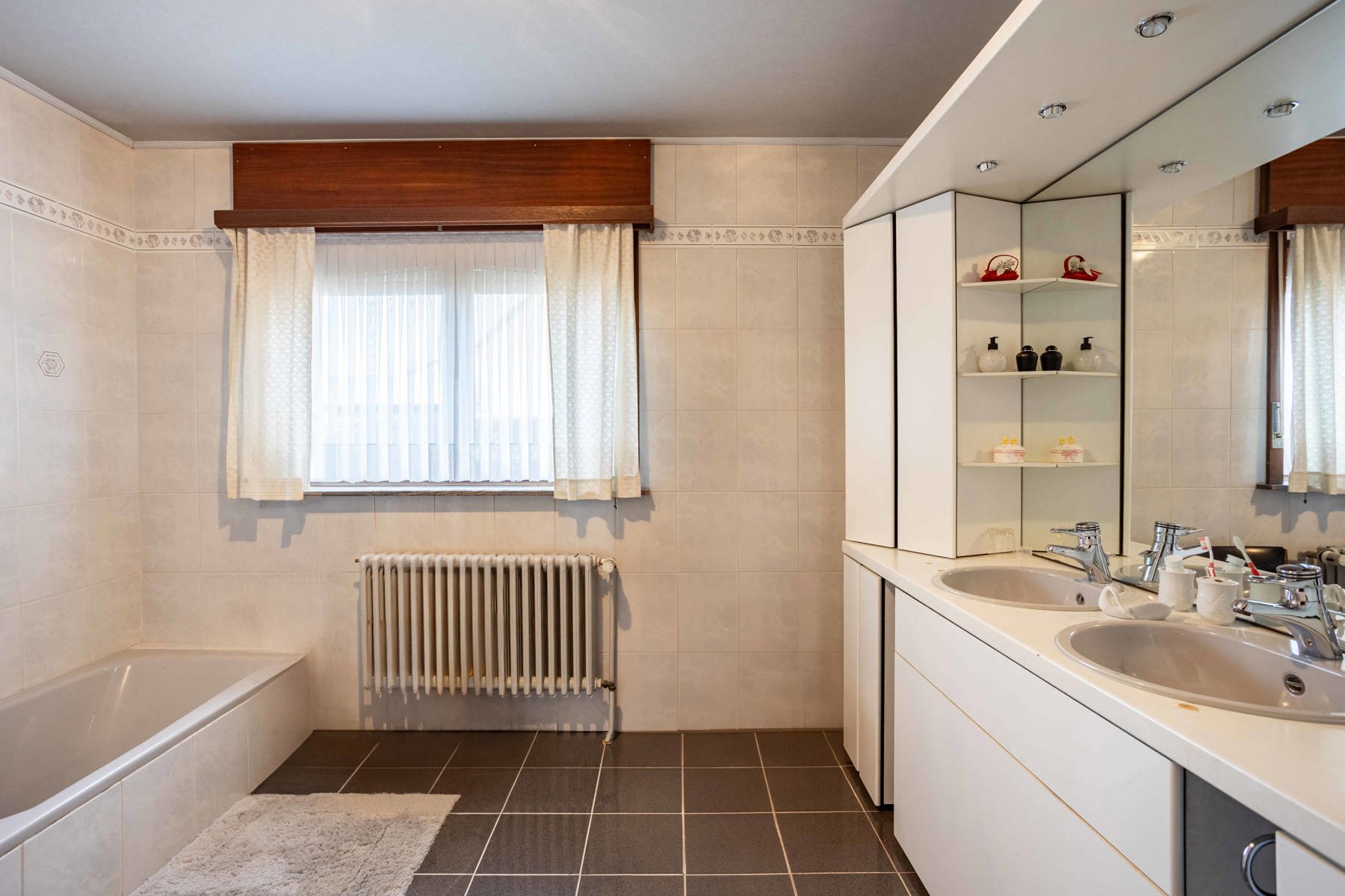 Solide open bebouwing op gunstige ligging. foto 16