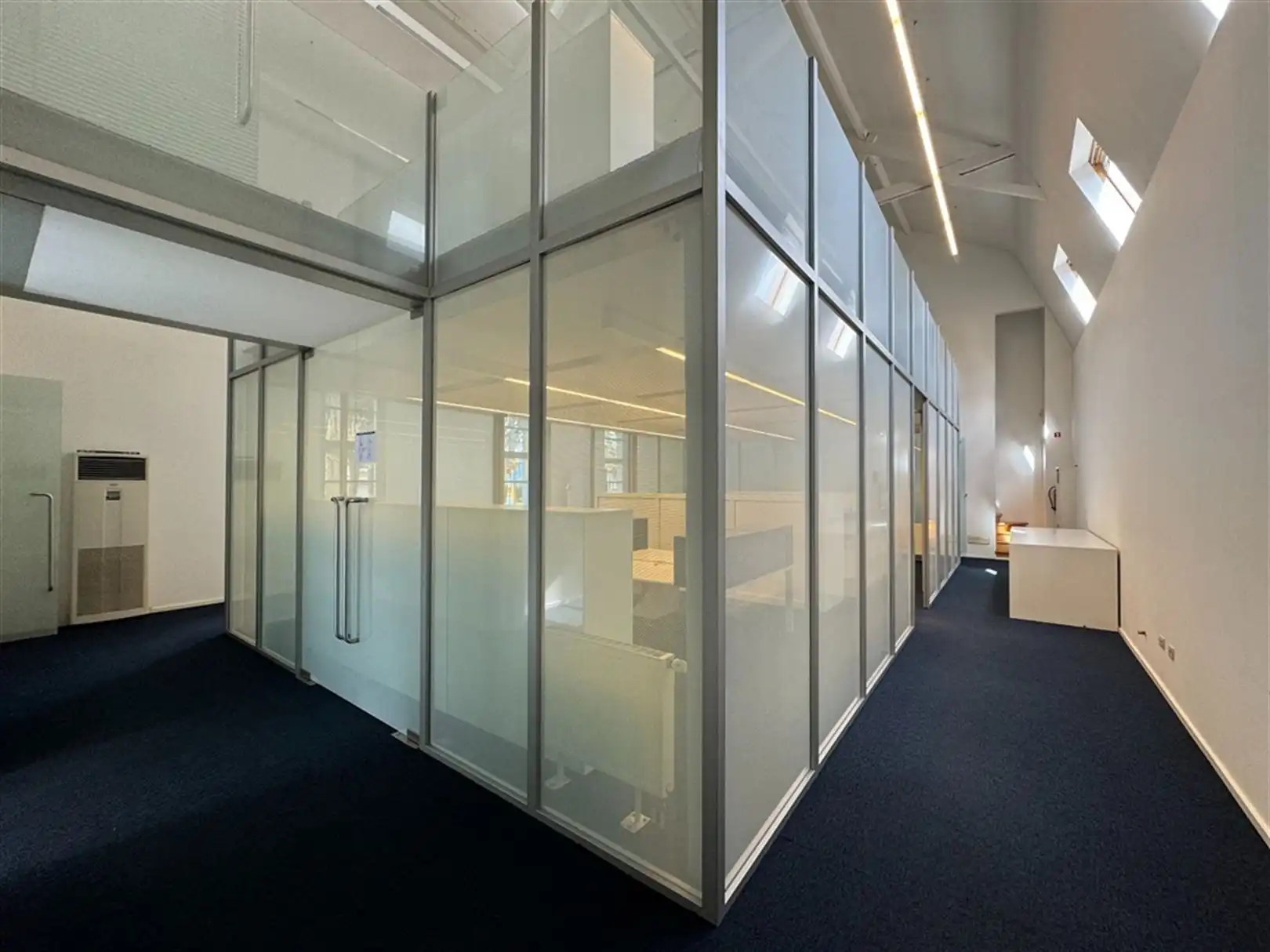 Kantoorgebouw op prachtige locatie in Deurle foto 4