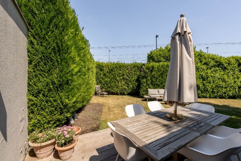 Instapklare, luxueus afgewerkte woning met tuin en polyvalente ruimte op toplocatie foto 15