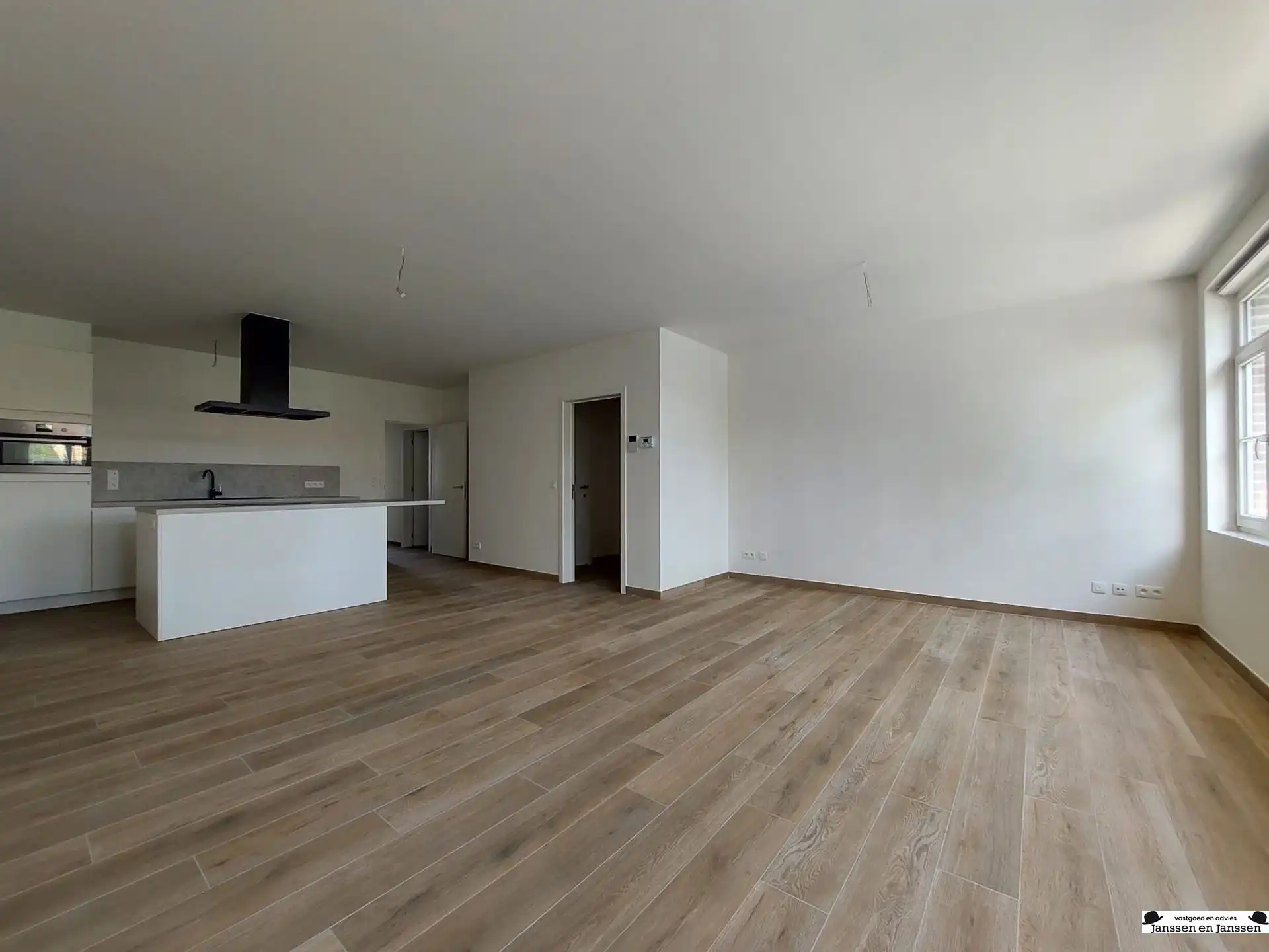Stijlvol afgewerkt appartement met 2 slpks, twee auto-staanplaatsen en terras in het centrum van Gooreind (ca.100m²) foto 3