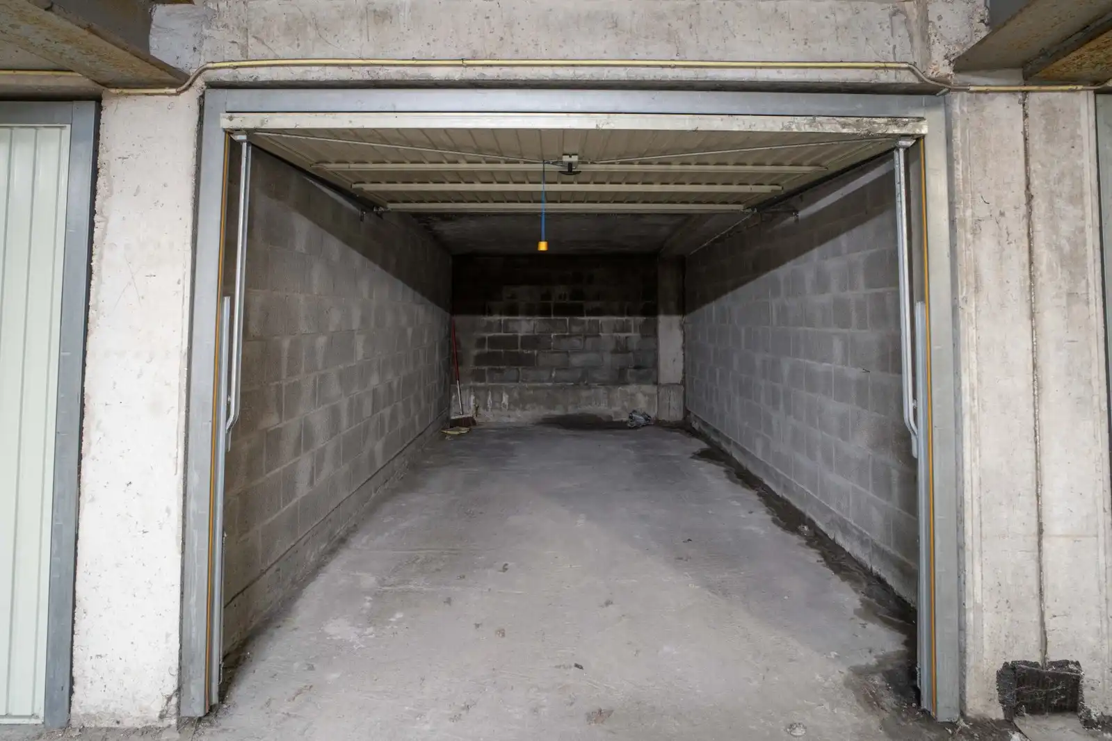 Ondergrondse, gemakkelijk bereikbare garage foto 2