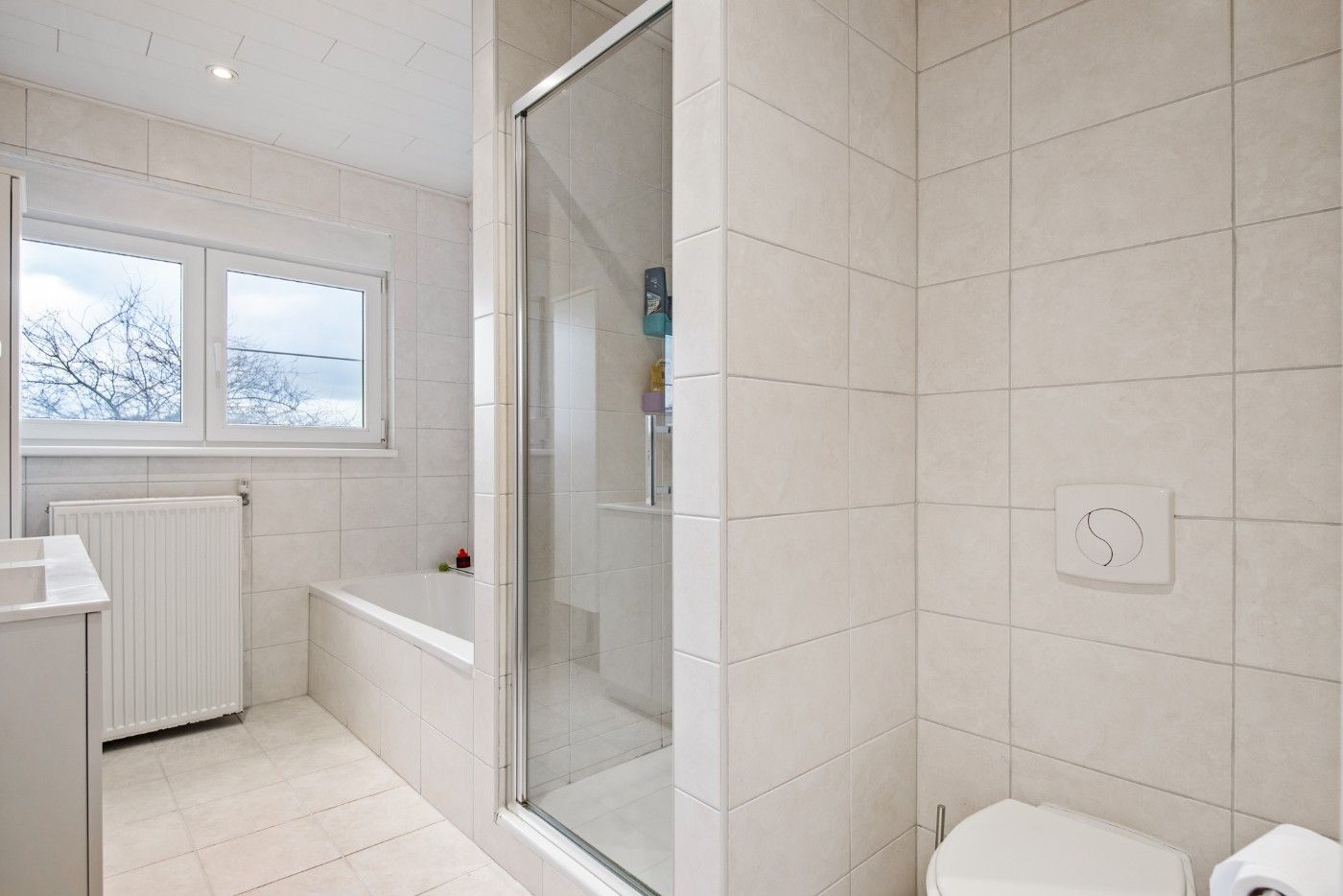 Ruime bel-etagewoning met 3 slpk, terras, tuin en inpandige garage foto 17