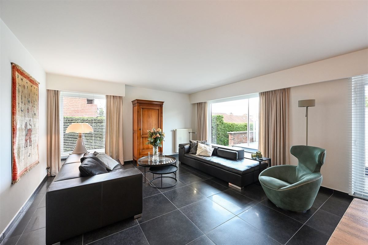 Zeer ruime villa met mogelijkheid voor praktijk of zorgwoning foto 2