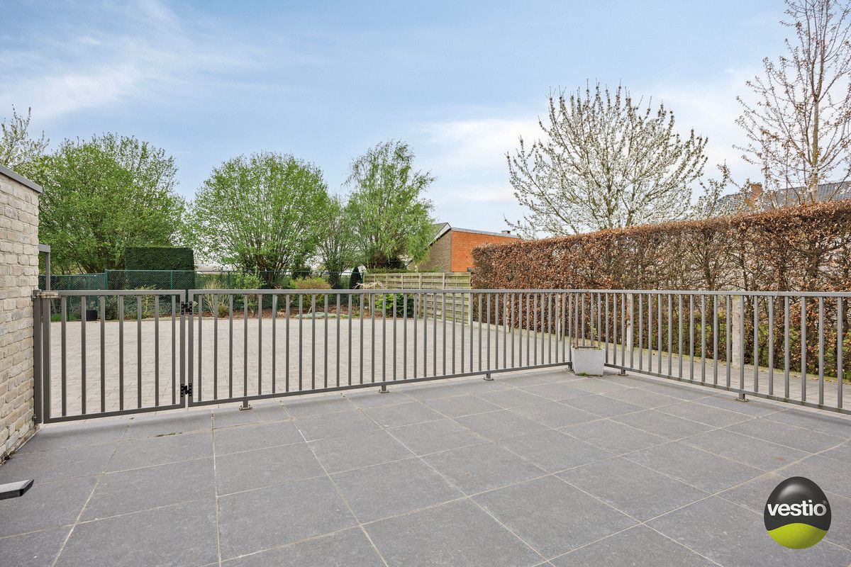 OPBRENGSTEIGENDOM VAN VERHUURD GELIJKVLOERS APPARTMENT MET 1 SLP NABIJ CENTRUM HOESELT. foto 15