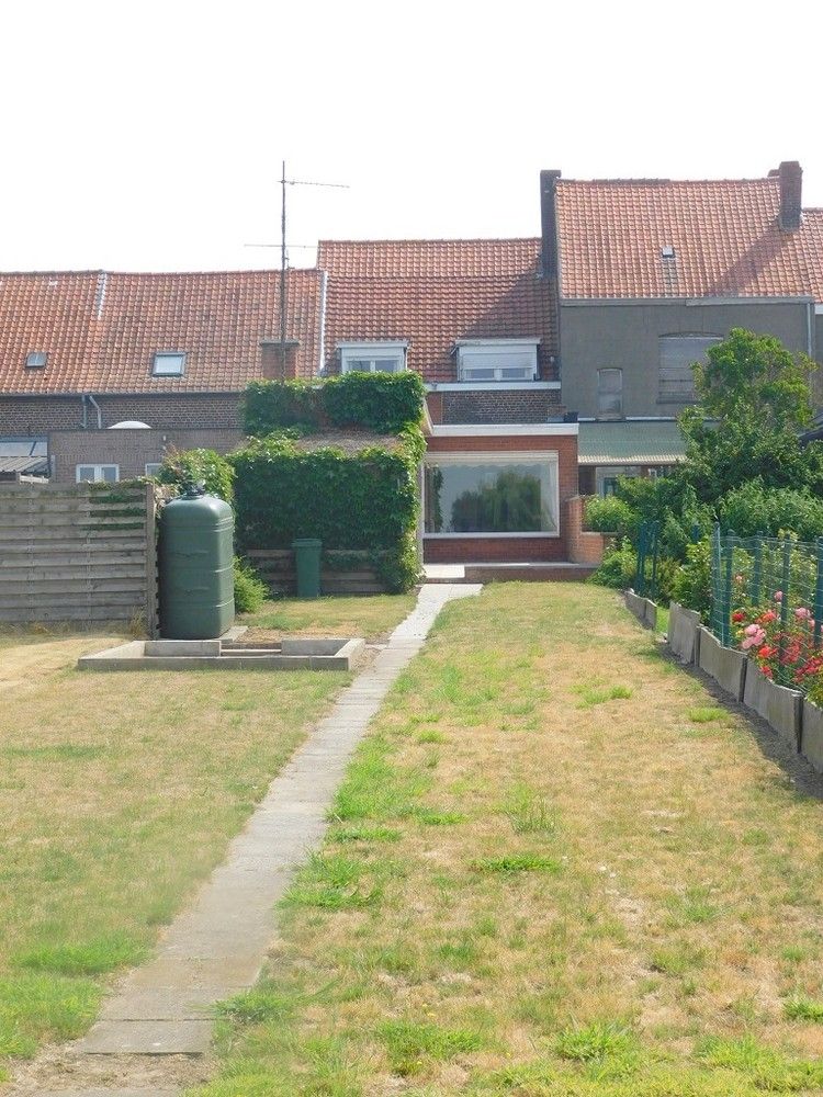 ROESBRUGGE: Grondig te renoveren woonhuis met heel wat ruimte (en dus heel wat mogelijkheden) op een ZW-gericht stuk grond van 454m² totale grondoppervlakte. foto 22