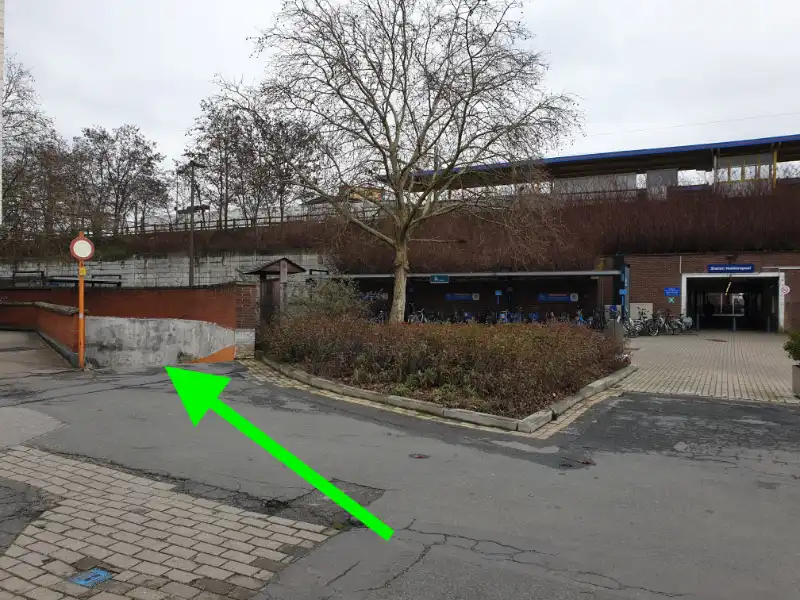 2 overdekte autostaanplaatsen op toplocatie aan Station Nekkerspoel foto {{pictureIndex}}