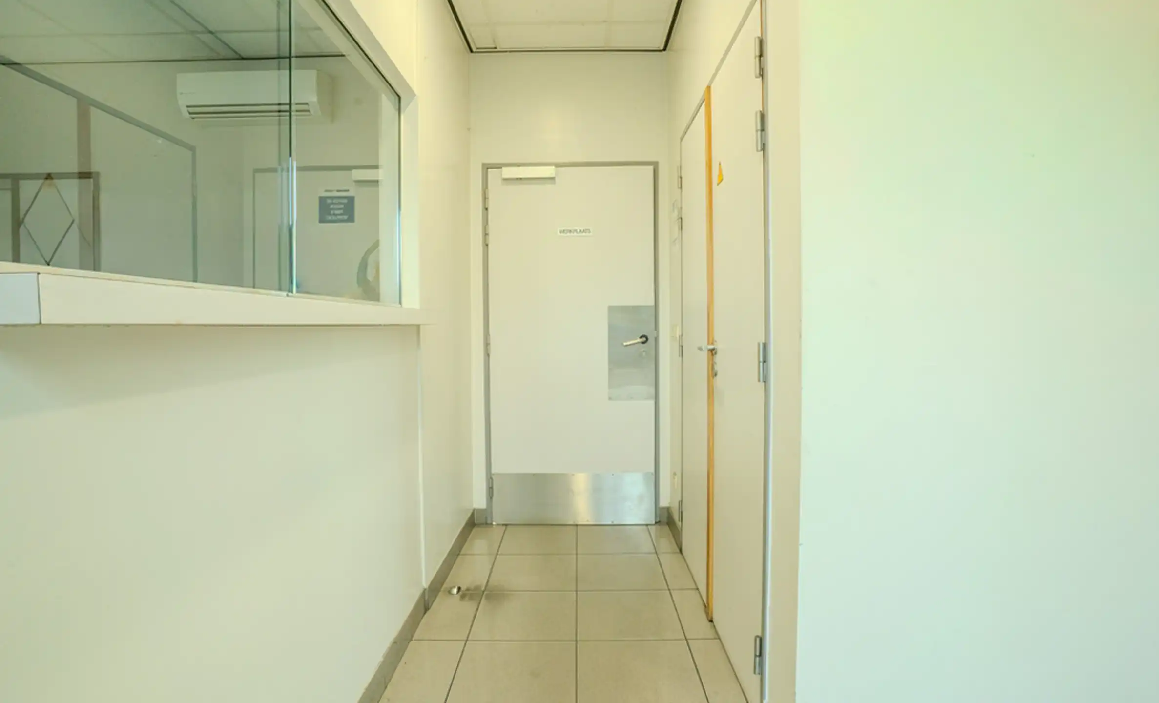 Kantoren  460m² & magazijn 3000m² te huur op 5992m² grondopp foto 15