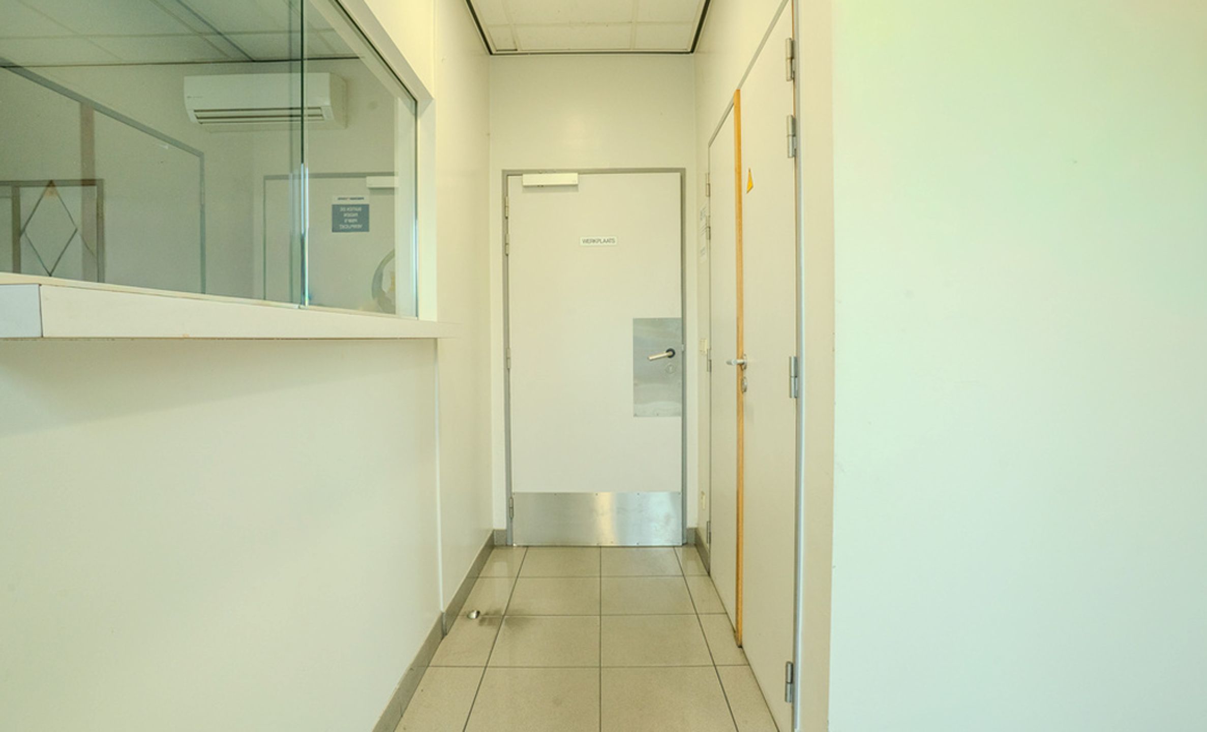 Kantoren  460m² & magazijn 3000m² te huur op 5992m² grondopp foto 15