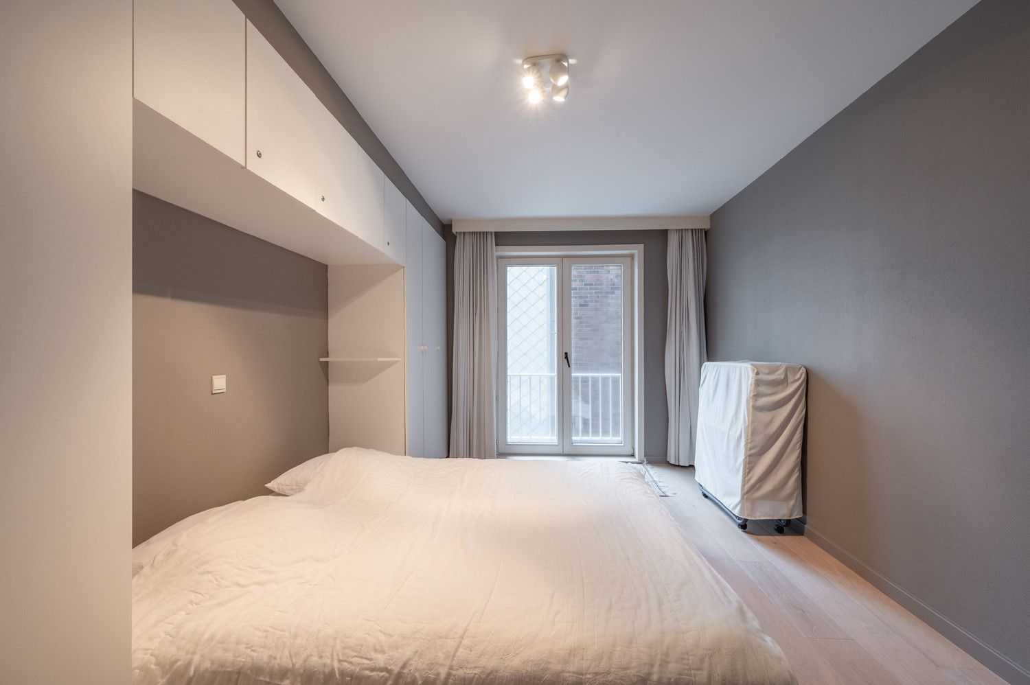 Instapklaar vakantie-appartement met zijdelings zicht op zee foto 11