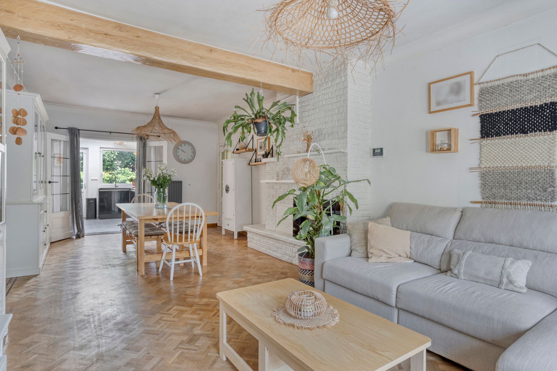 Sfeervolle woning met grote garage en tuin nabij het centrum foto 3