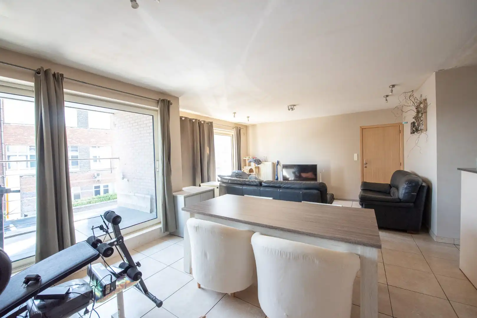 Ruim appartement te huur in Anzegem met twee slaapkamers foto 2