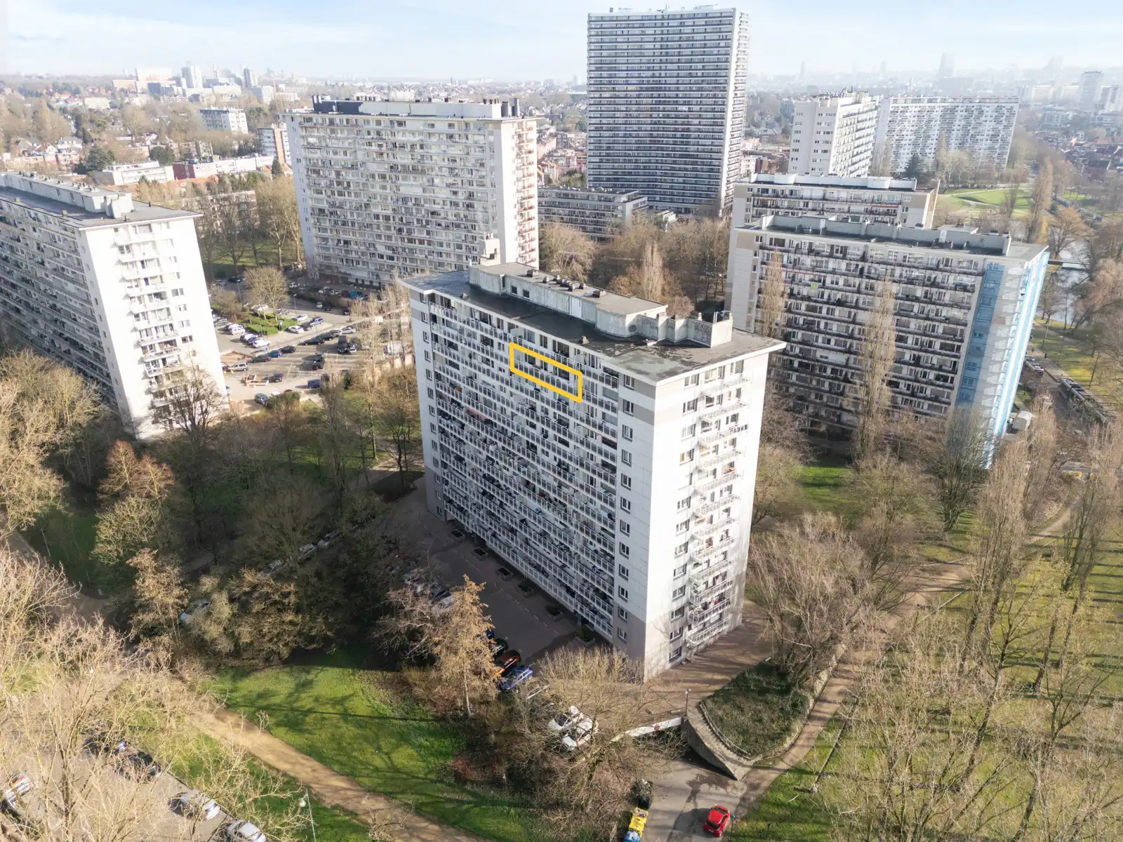 Sky-high Living in Anderlecht: Modern 2-Slpk Appartement met Fenomenaal Uitzicht foto 26