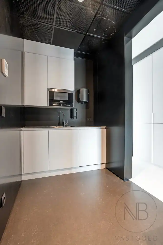 Instapklaar bedrijfsruimte van ca. 420 m² in het Botta-gebouw foto 16