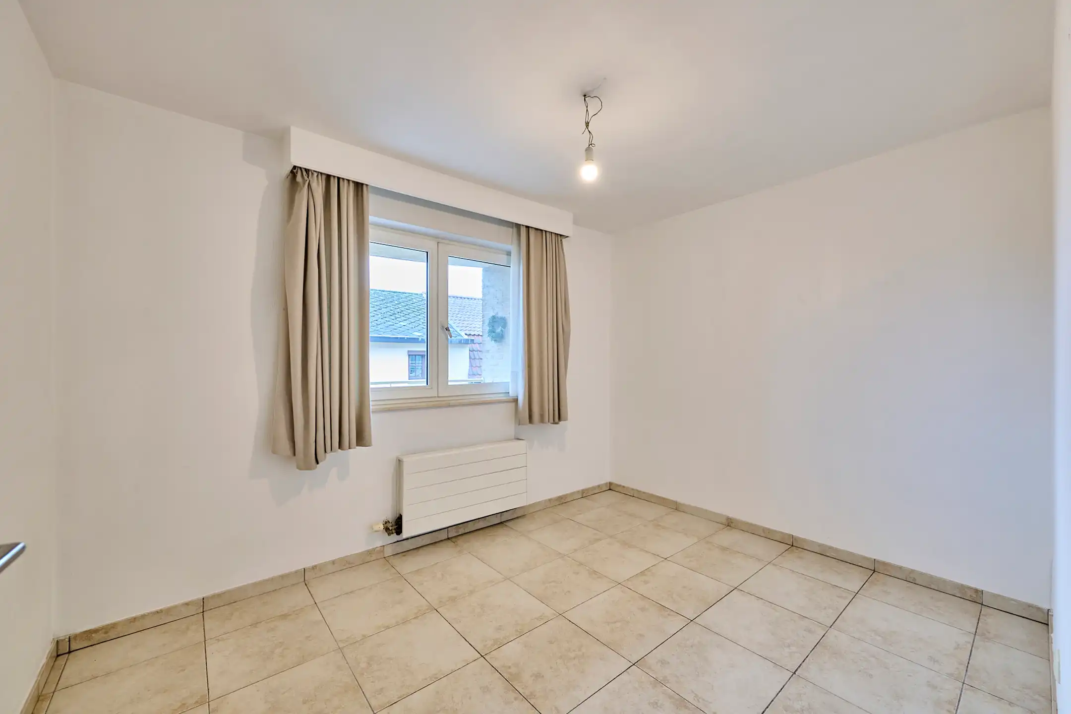 RUIM INSTAPKLAAR APPARTEMENT MET 2 SLAAPKAMERS NABIJ CENTRUM foto 6