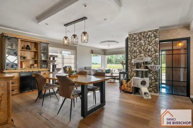Prachtige dubbele woonst / koppelwoning met achterliggend magazijn en tuin foto 2