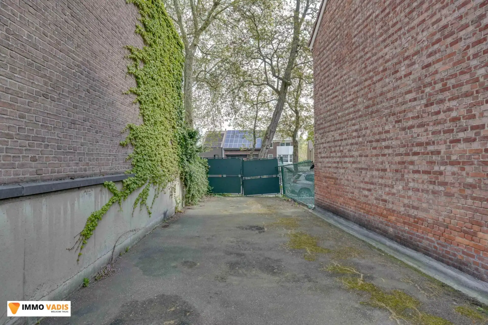 Authentiek herenhuis met karakter, klaar voor een stijlvolle renovatie. foto 18