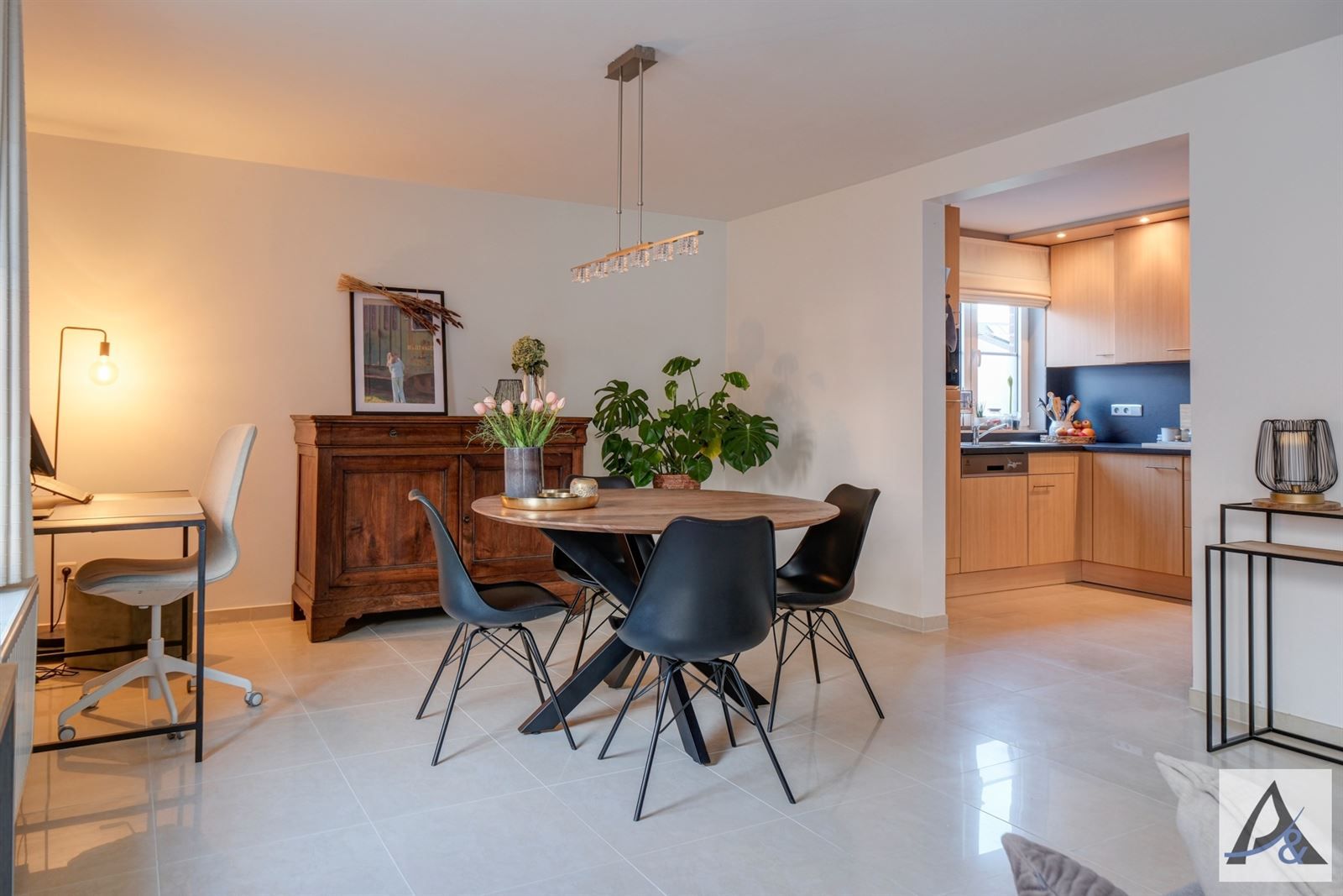 Ruim Gelijkvloers Appartement van 107 m² met twee autostaanplaatsen foto 6