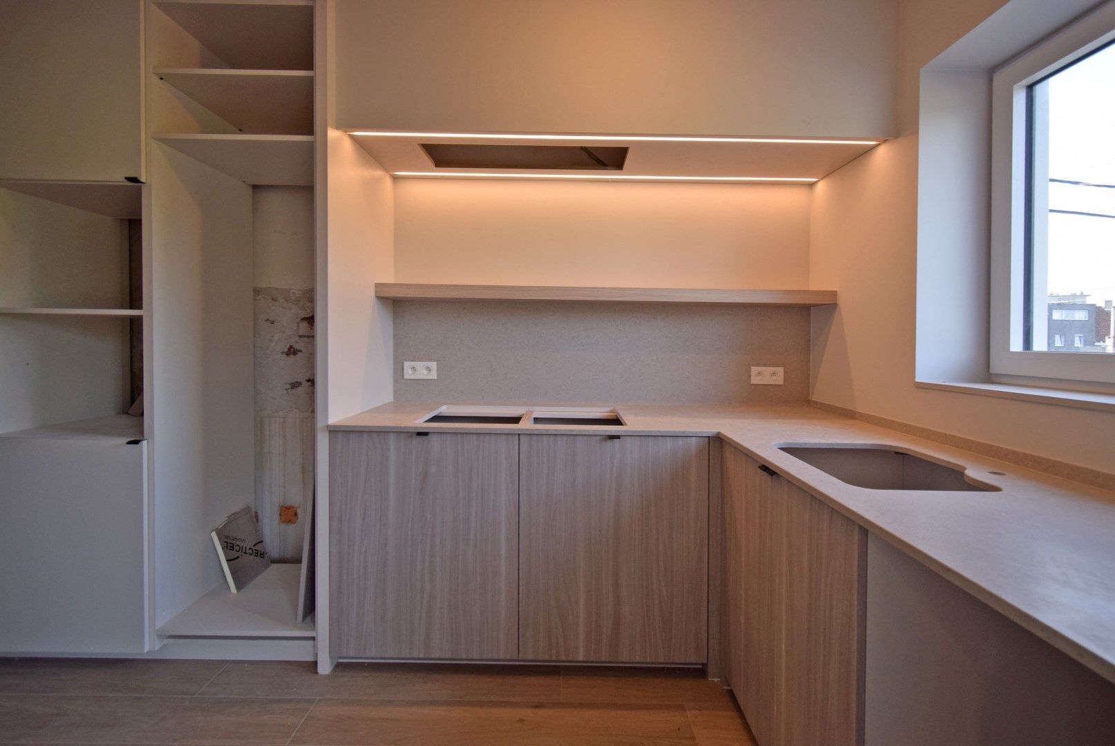 VOLLEDIG GERENOVEERD APPARTEMENT MET GARAGE foto 5