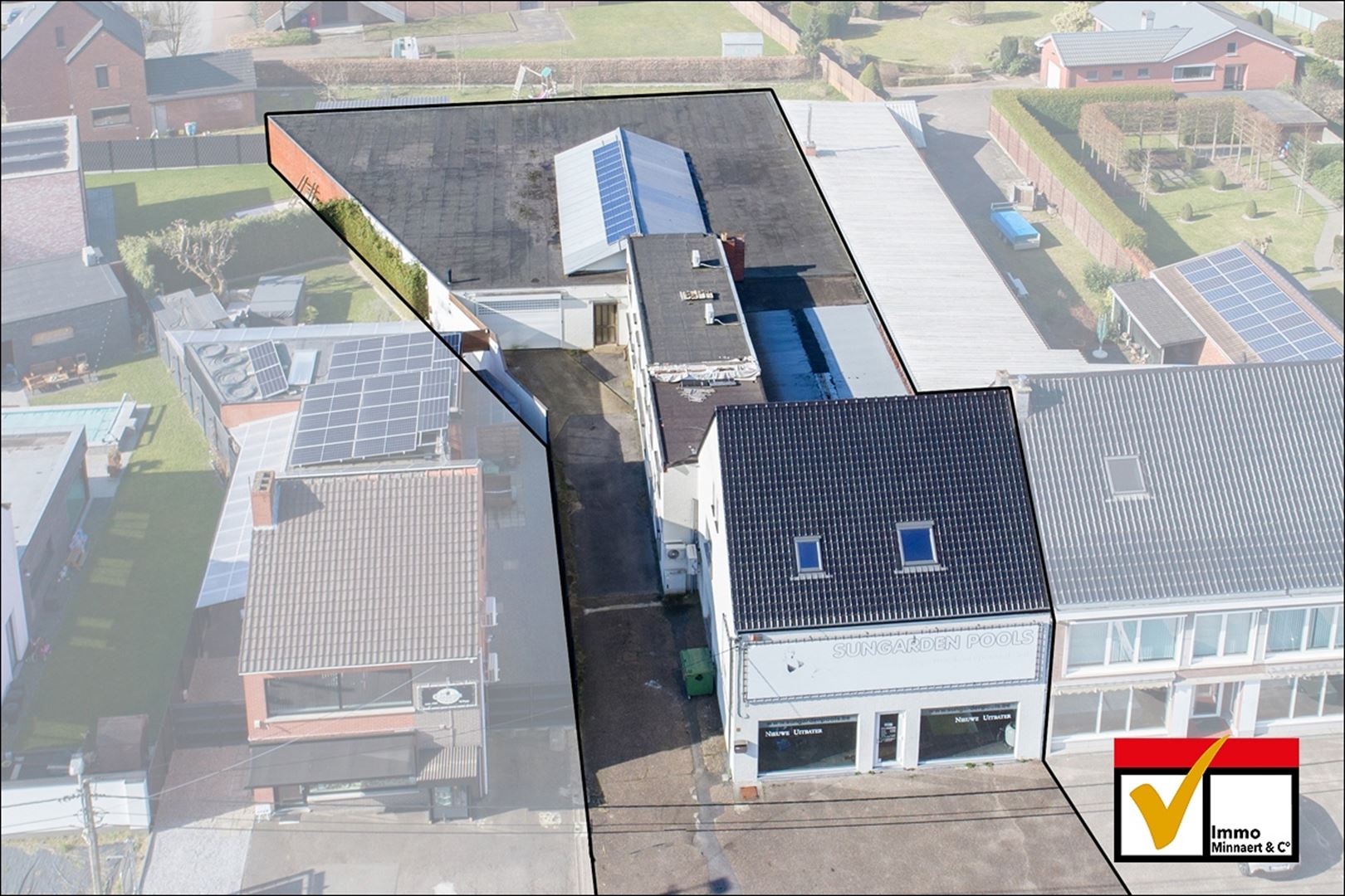 Handelshuis met loods te Zonhoven! foto {{pictureIndex}}