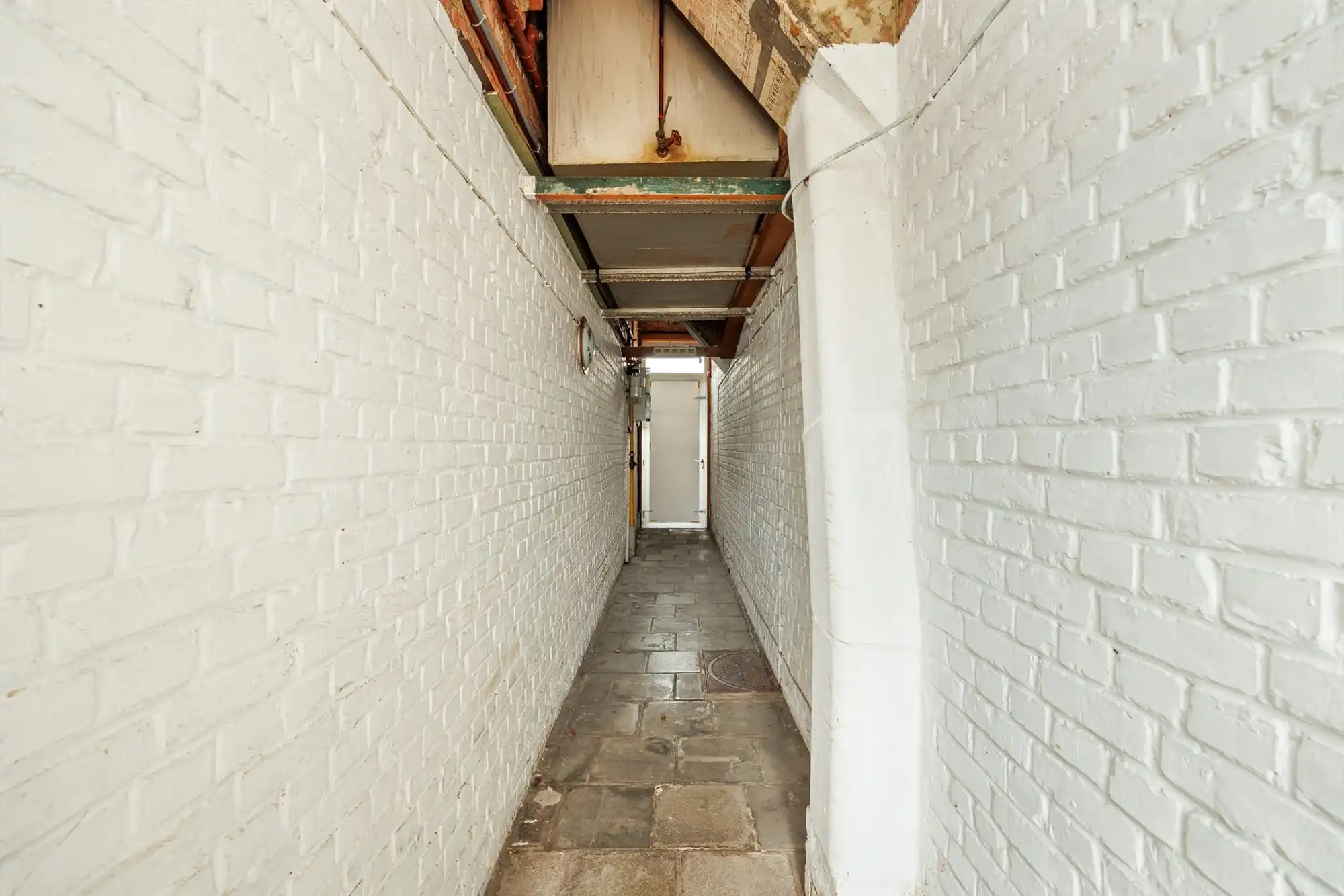 Te renoveren woning met vier slaapkamers en tuin foto 15