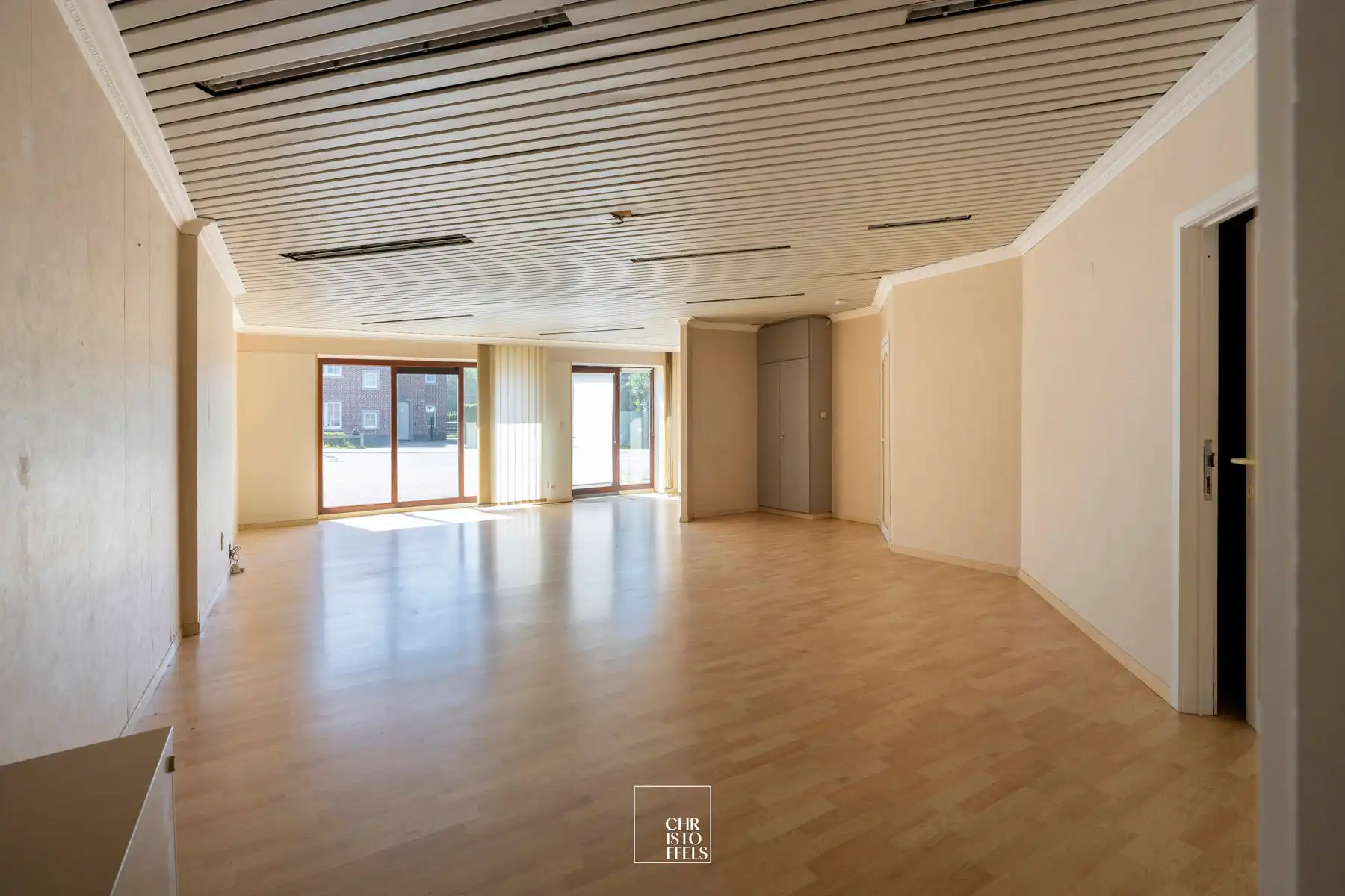 Te renoveren handelspand met bovenwoning, gelegen op een ideale locatie en met veel potentieel! foto 3