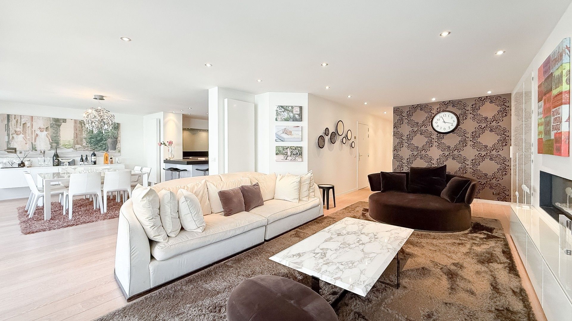 Ruim appartement van 163m² met 11 m² façade in de Dumortierlaan. foto 2