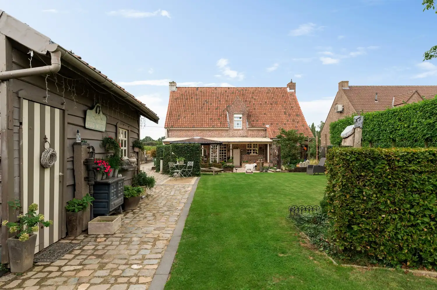 Charmante woning met 4 slaapkamers, grote tuin en dubbele garage foto 30