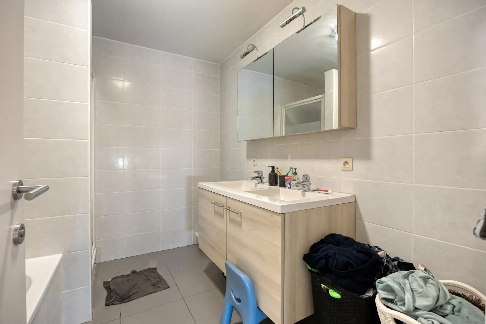 Kleinschalig appartementsgebouw bestaande uit 4 appartementen + 4 carports. foto 8