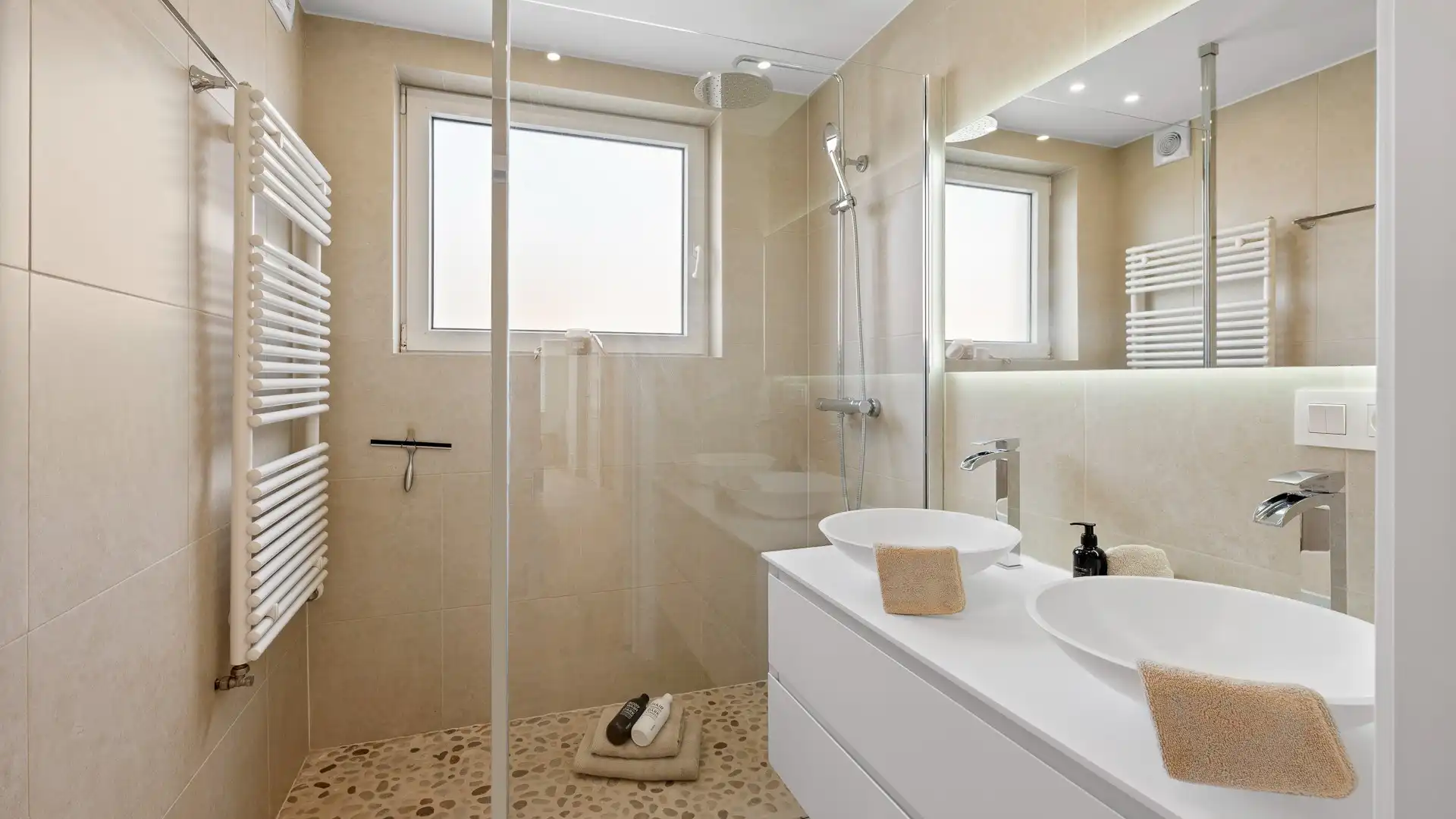 Charmante koppelvilla ideaal gelegen in een rustig paadje in het Zoute. foto 15