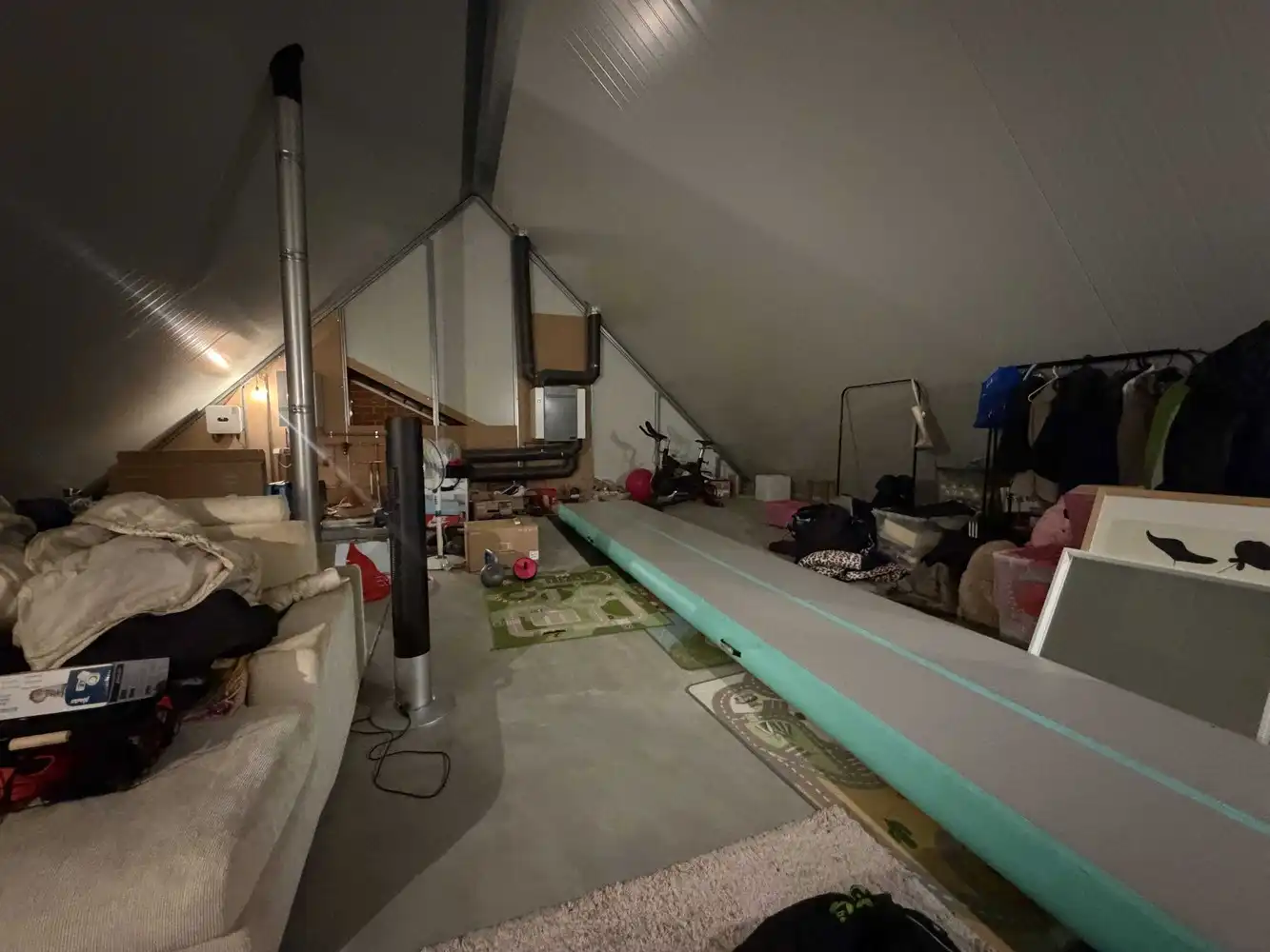 Ruime instapklare gezinswoning met zwemvijver foto 21