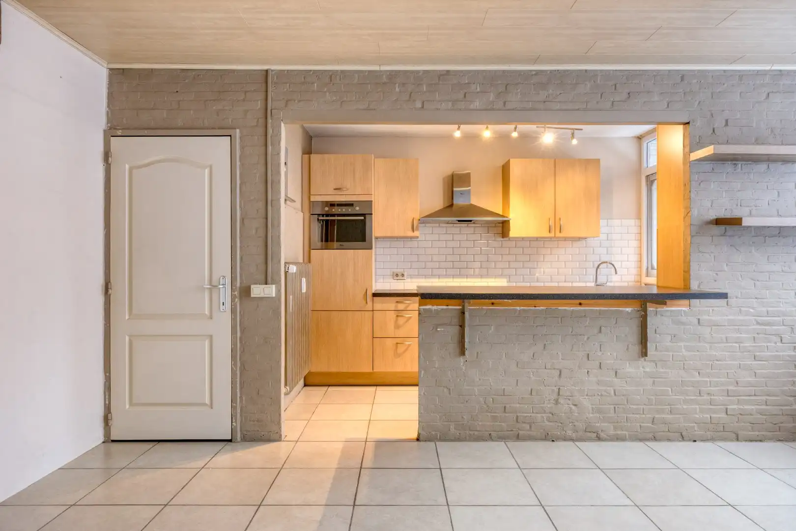 Rustig gelegen gezellige appartement met 2 slpks, terras en dubbele carport !  foto 4