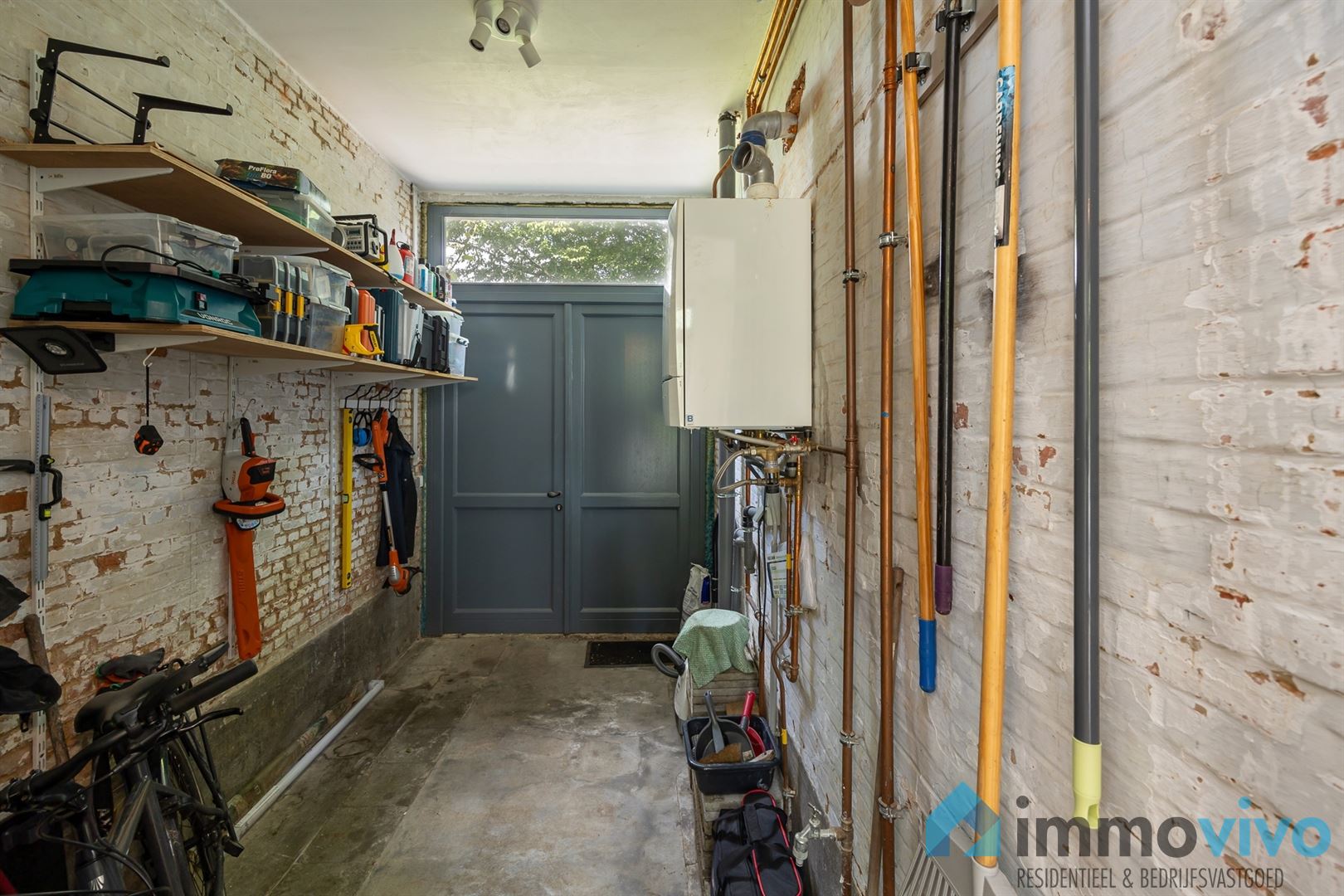 Ruime gerenoveerde woning met 4 slaapkamers op 615 m² foto 14