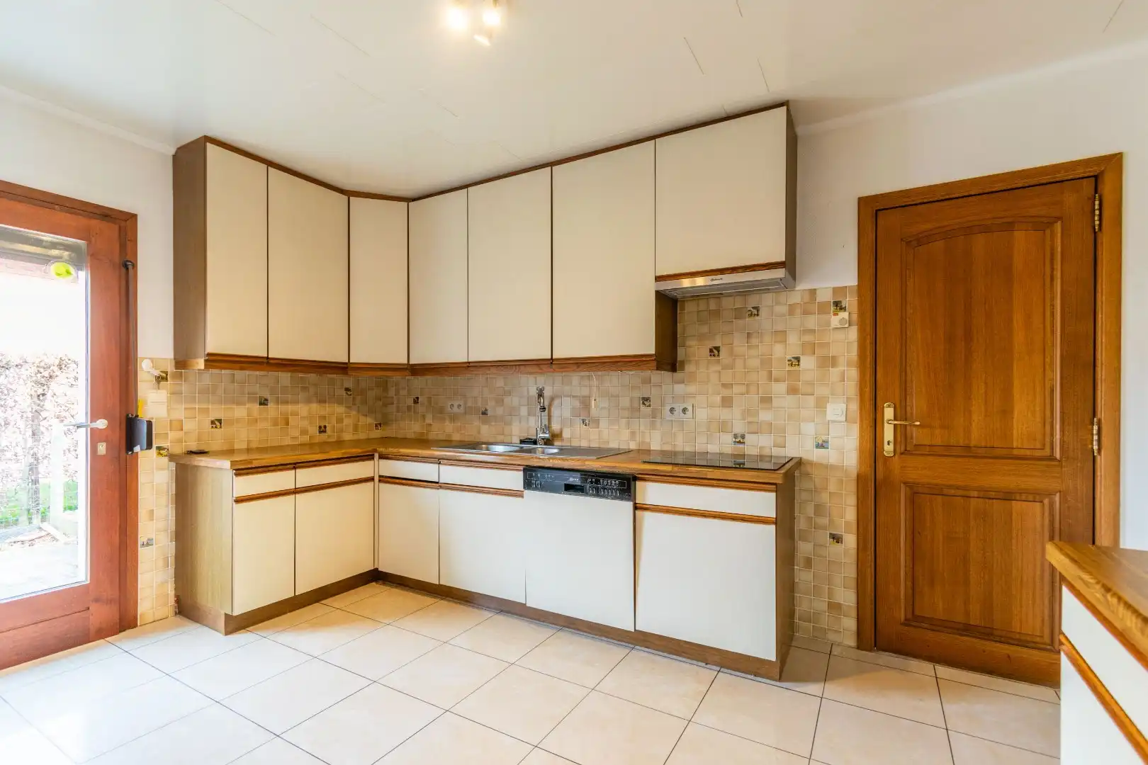 CHARMANTE BUNGALOW MET 2 SLPK + BUREAU OP TOPLOCATIE ! foto 19