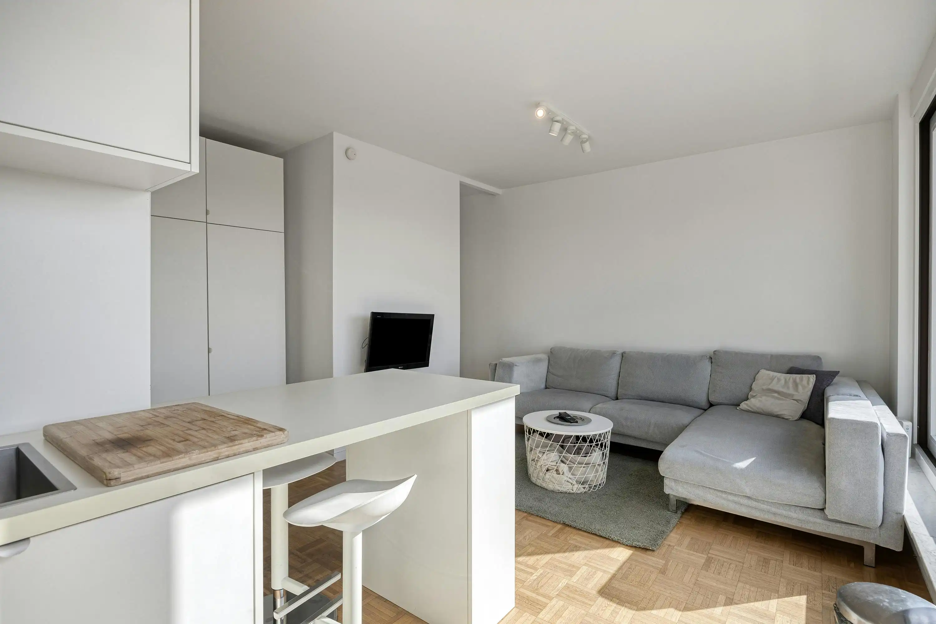 Gerenoveerd 1-slaapkamerappartement met ruim terras in centrum Hasselt foto 5