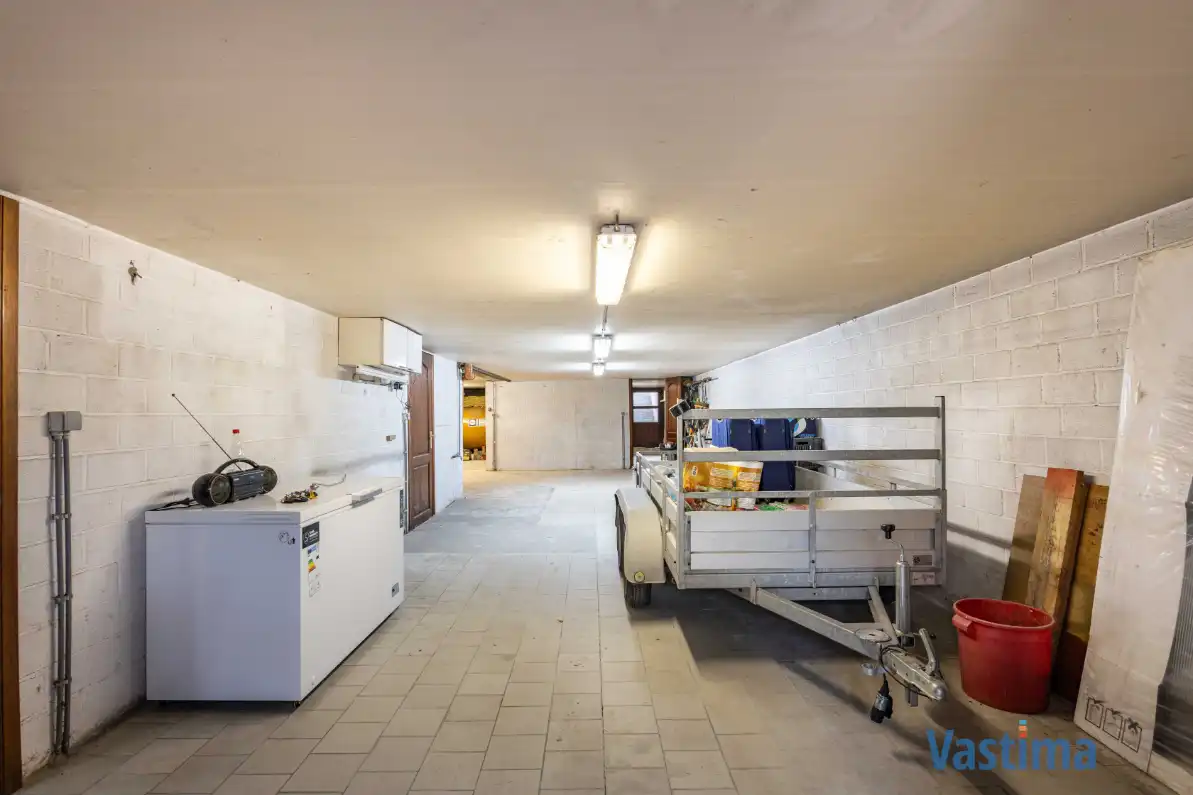 Ruime halfopen bungalow met grote kelder, 3 slaapkamers en zonnige tuin foto 30