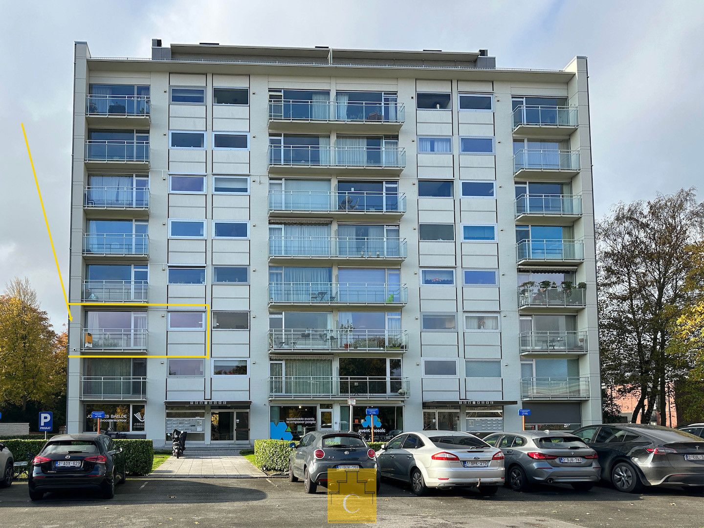 Volledig gerenoveerd lichtrijk 3-slaapkamerappartement met uitstekende ligging! foto {{pictureIndex}}