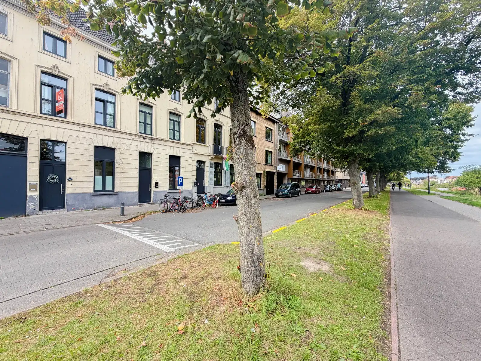 Gerenoveerde woning met koertje aan de groendreef foto {{pictureIndex}}