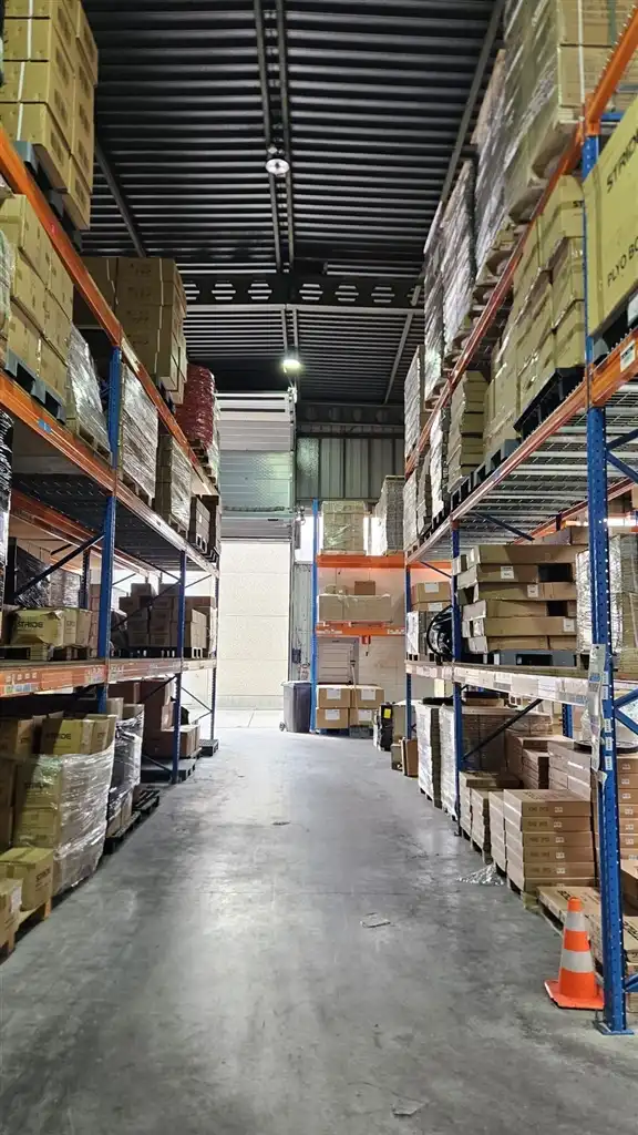 Magazijn met kantoren op toplocatie in Zwijnaarde foto 10
