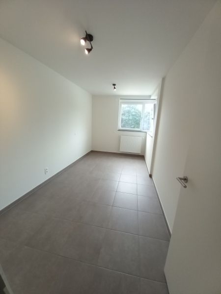 LICHTRIJK TWEE SLAAPKAMER APPARTEMENT TE HUUR foto 4