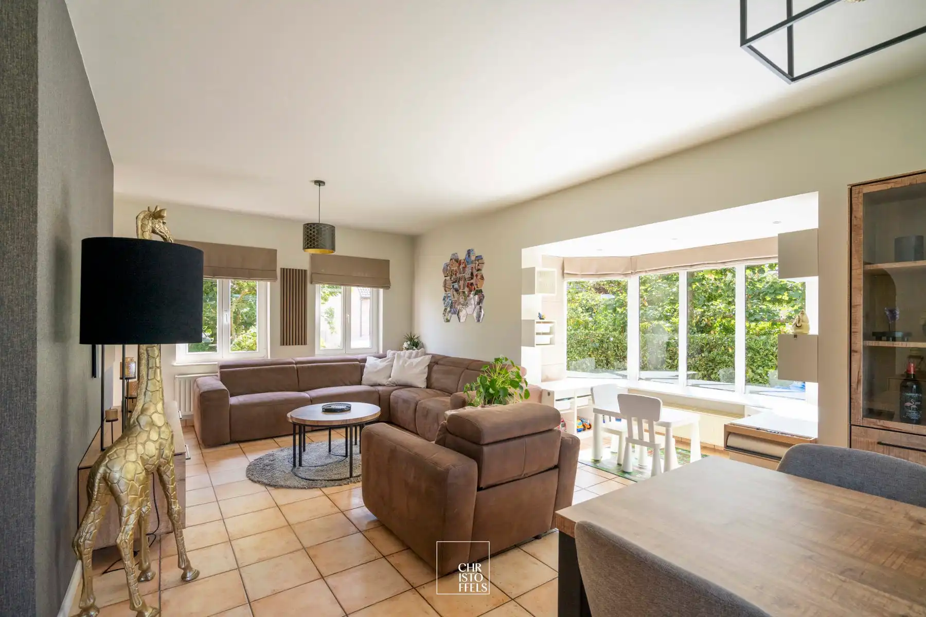 Instapklare gezinswoning (199m²) in gegeerde buurt te Lanaken!  foto 6