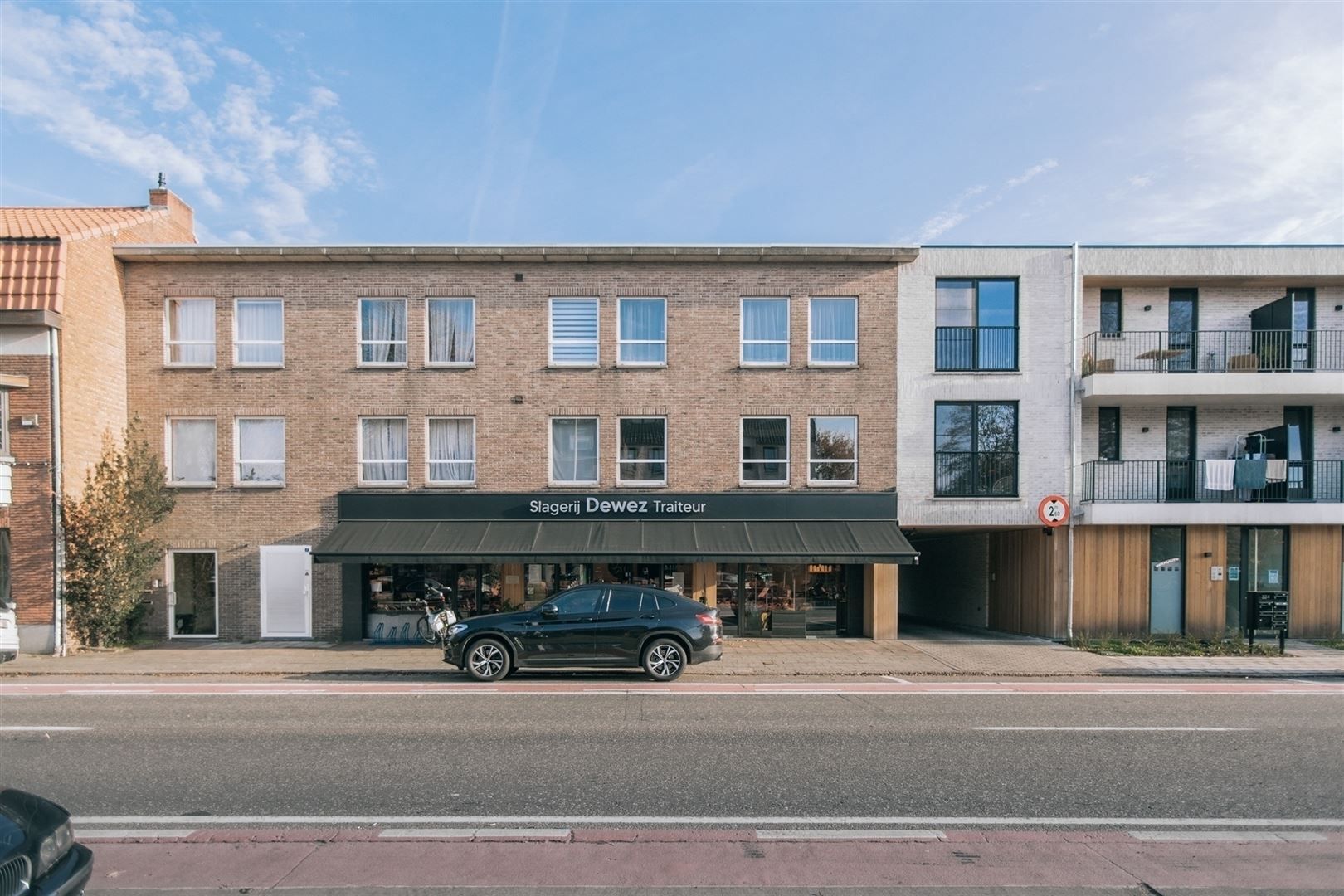 Zeer zonnig 3 slaapkamer appartement met terras foto {{pictureIndex}}