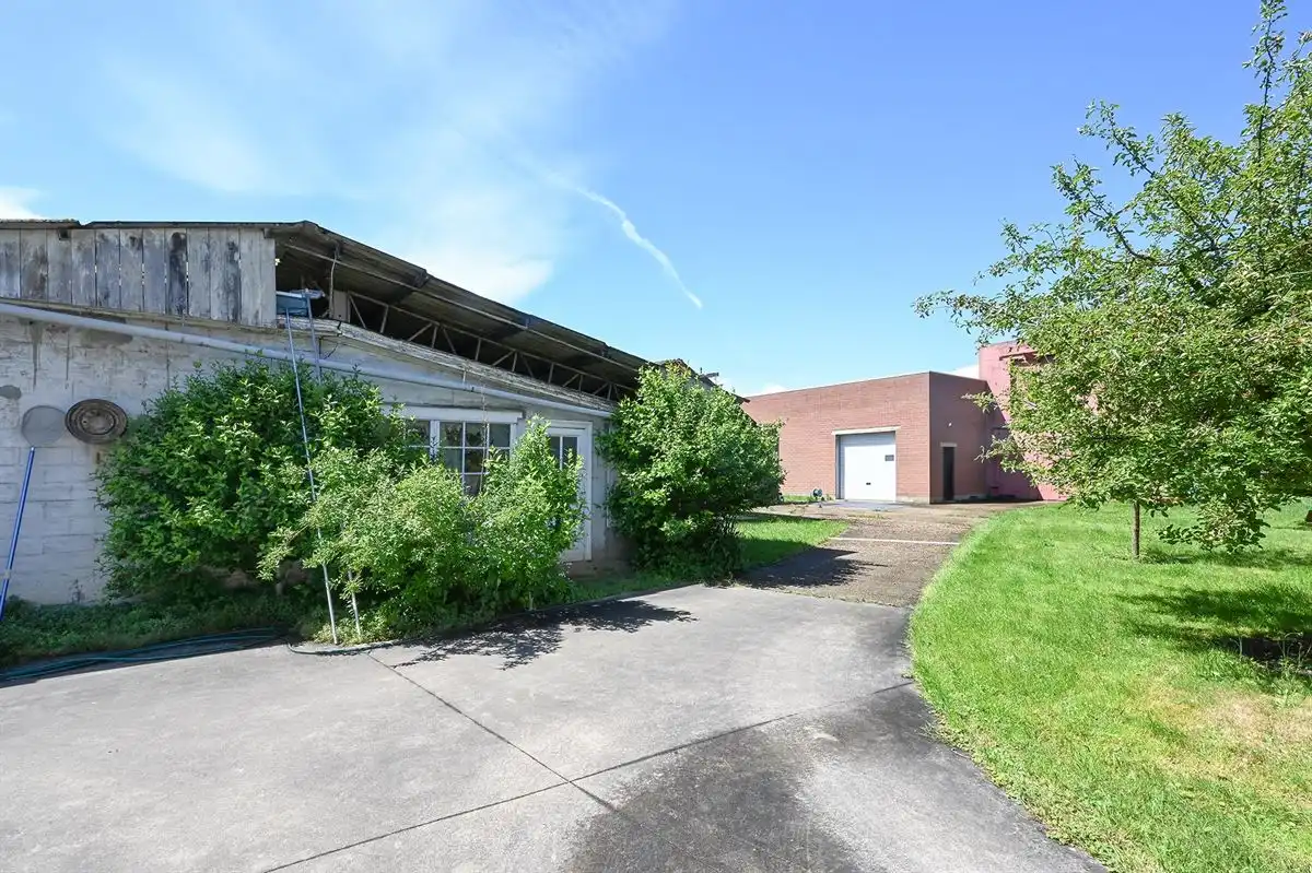 Te renoveren woning en magazijnen op 3100m² foto 11