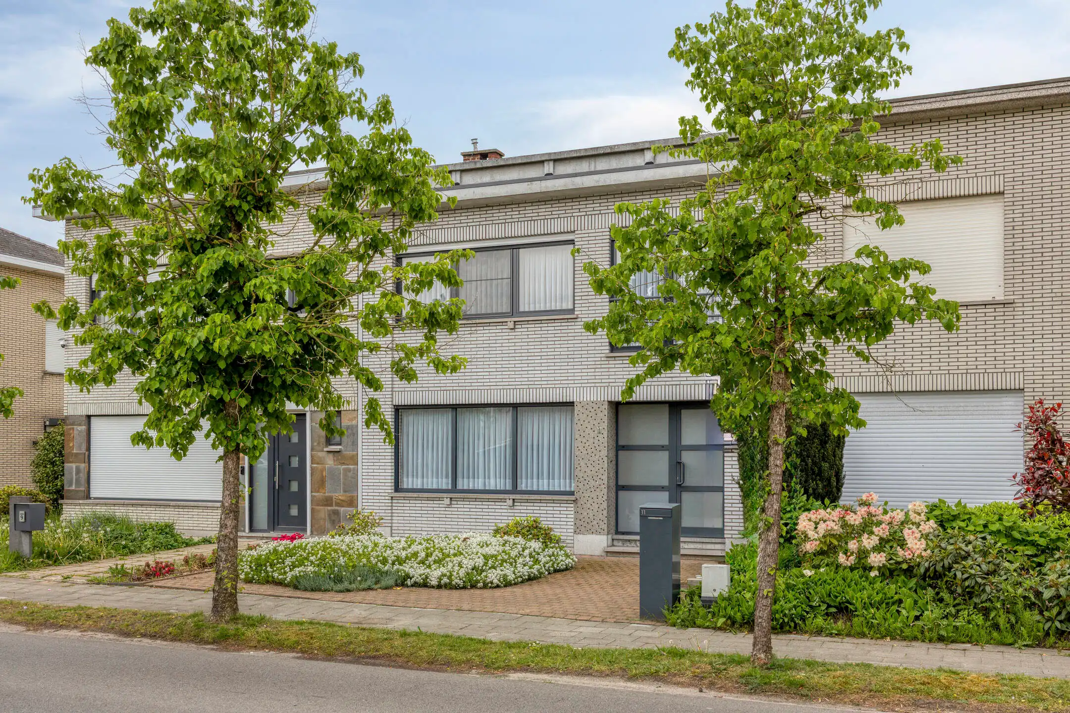 Gezellige gezinswoning met 3 kamers, tuin en dubbele garage foto 2