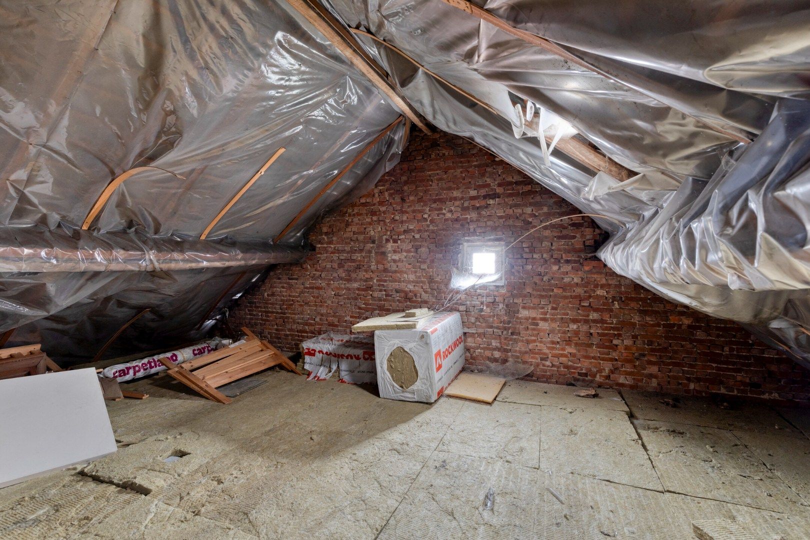 Op te knappen woning in het centrum van Mol met parkeerplaats !  foto 19