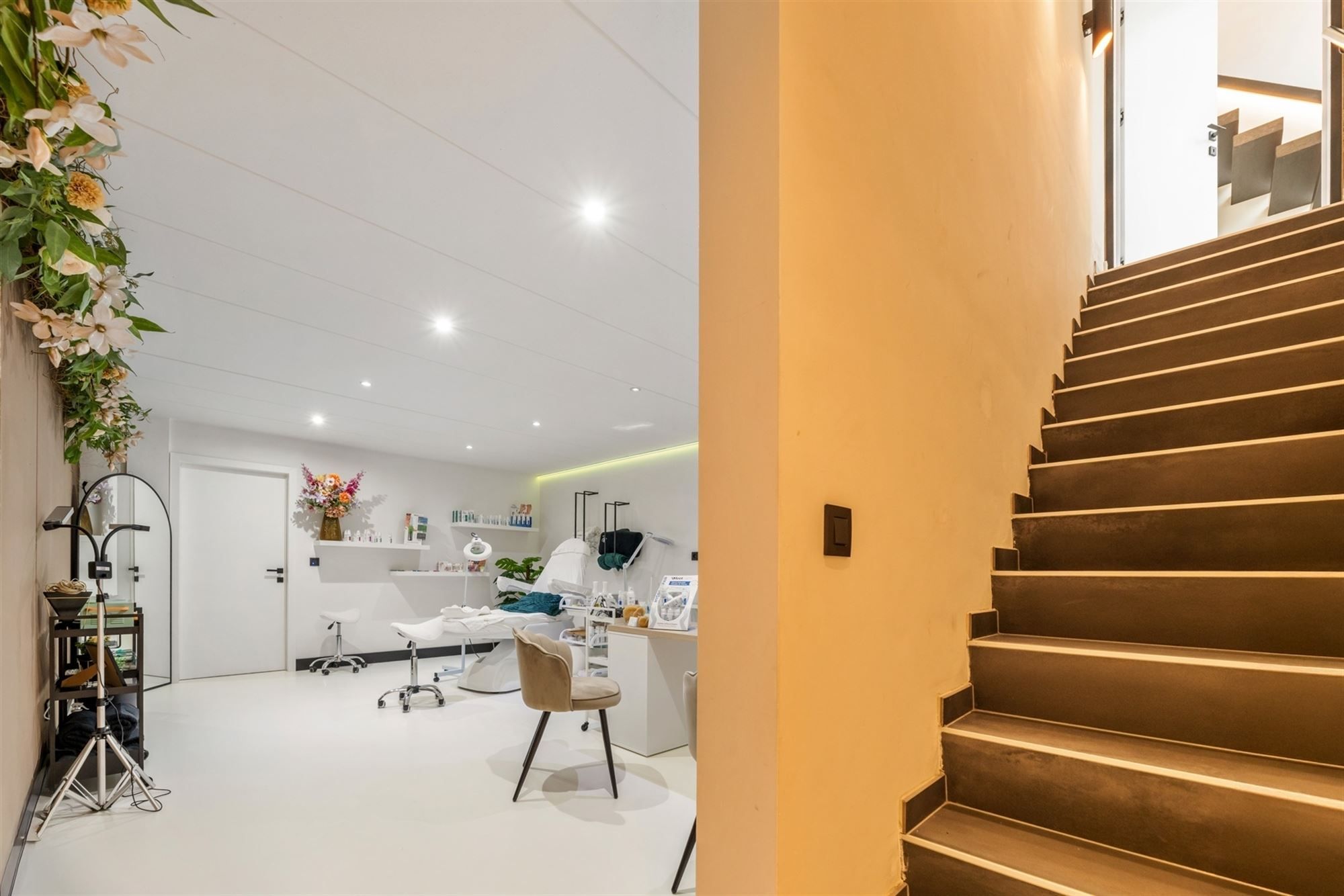 MODERNE VOLLEDIG AFGEWERKTE EN INSTAPKLARE WONING MET 3 SLAAPKAMERS EN POLYVALENTE KELDER VOOR BIJBEROEP foto 14